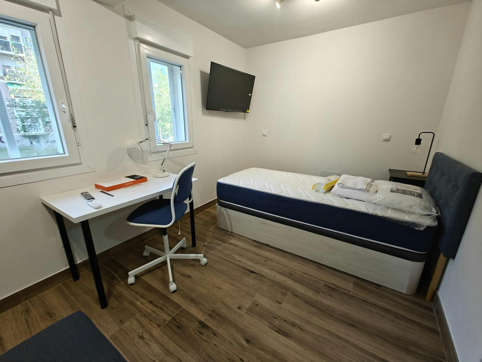 Private room in Calle Arzúa, Madrid (1711417) room image 1