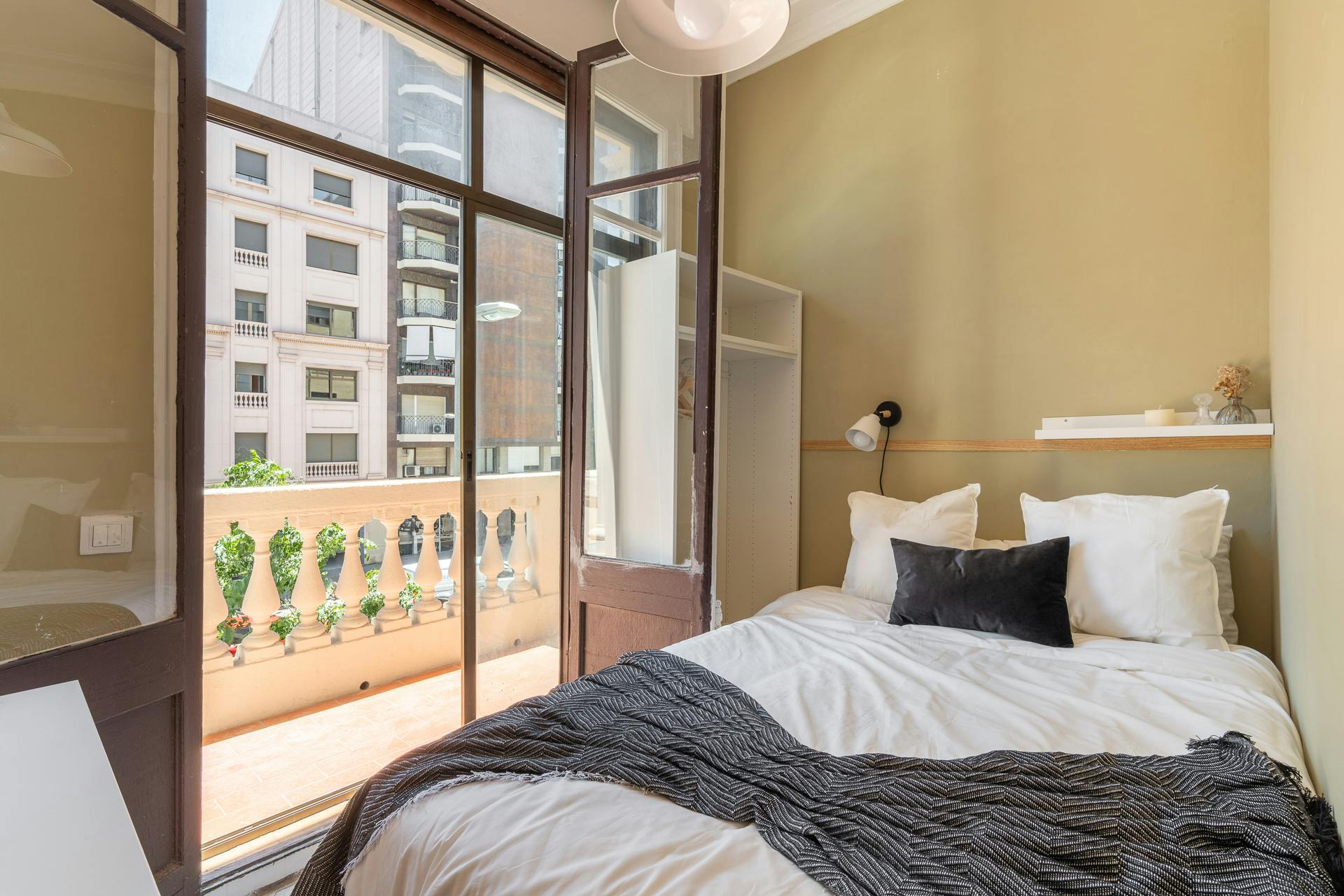 Private room for rent for €730 per month in Barcelona, Carrer d'Aragó