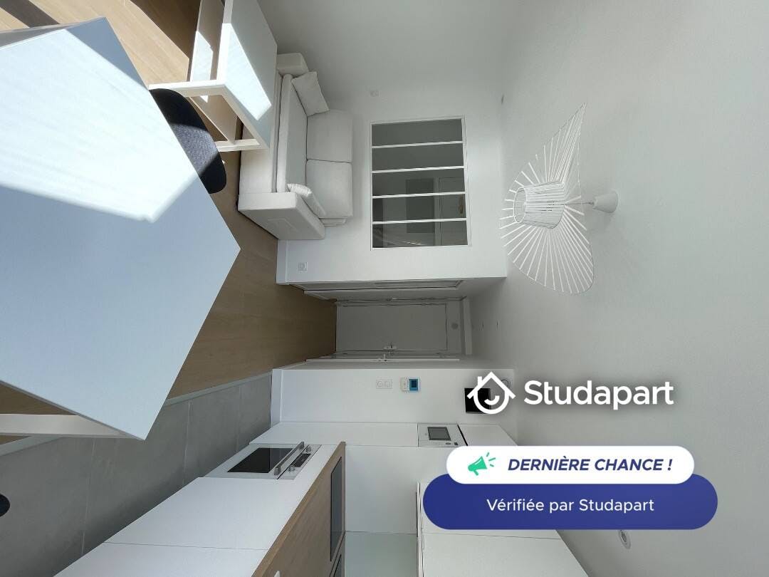 Apartment for rent for €705 per month in Reims, Rue Paulin Paris
