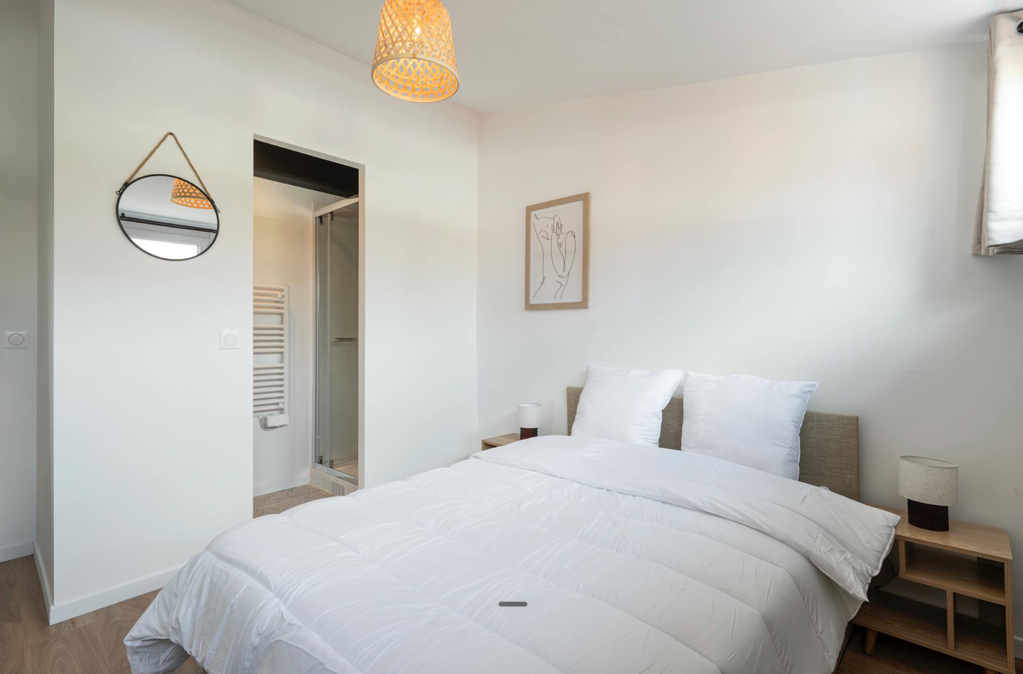 Здание сдается в аренду за 1 000 € в месяц в Paris, Passage Penel