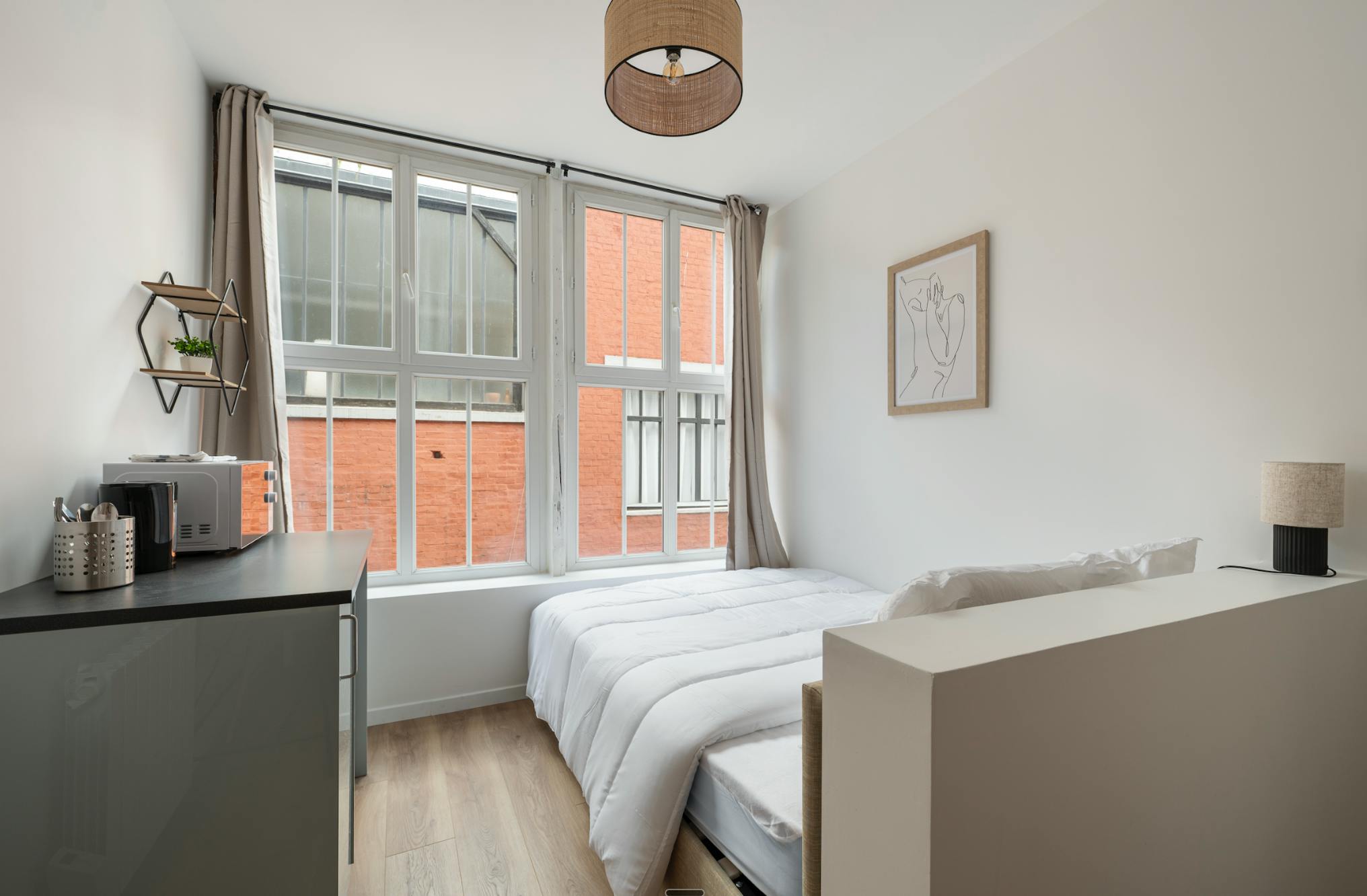 Здание сдается в аренду за 1 000 € в месяц в Paris, Passage Penel