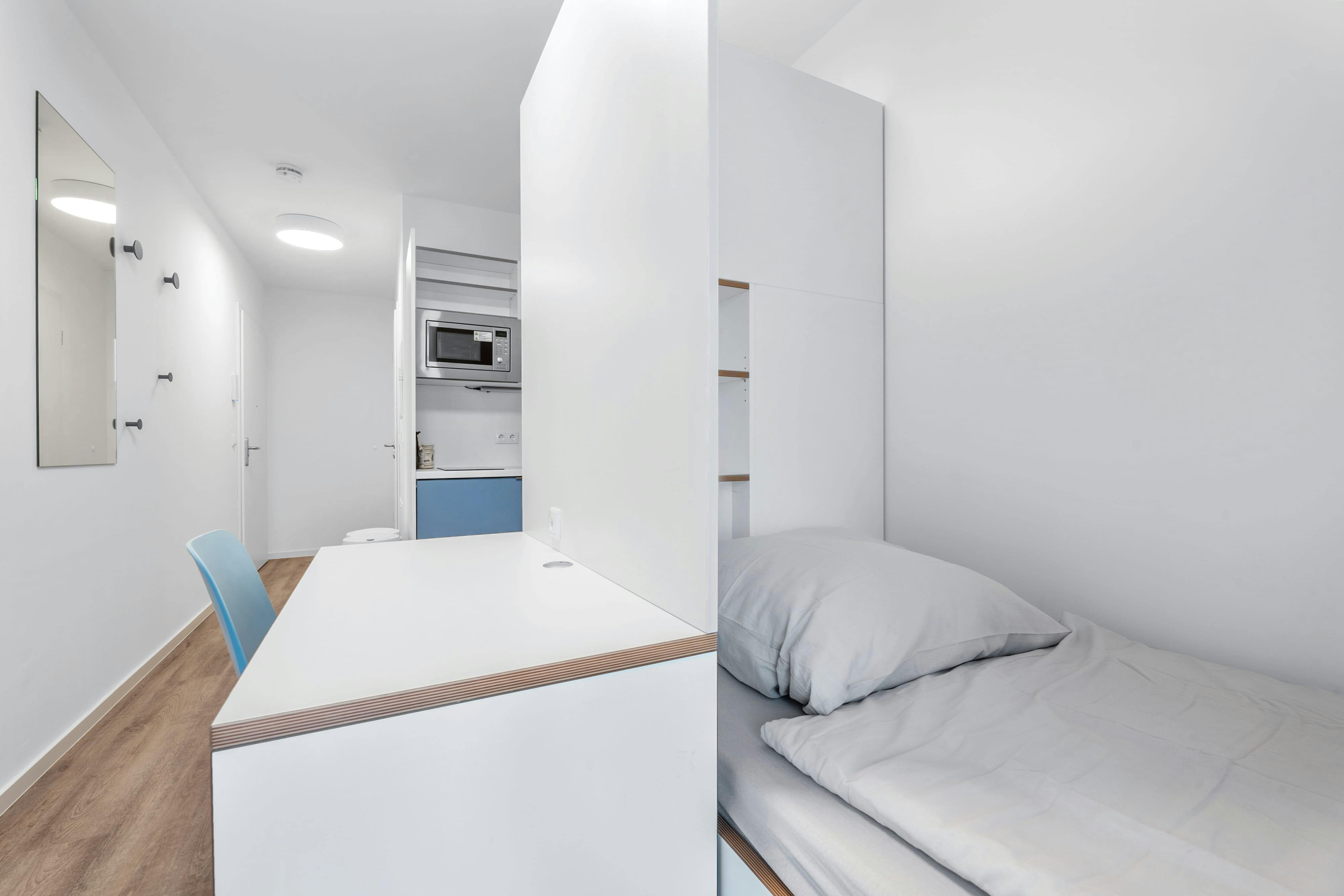 Studio for rent for €865 per month in Berlin, Rathenaustraße