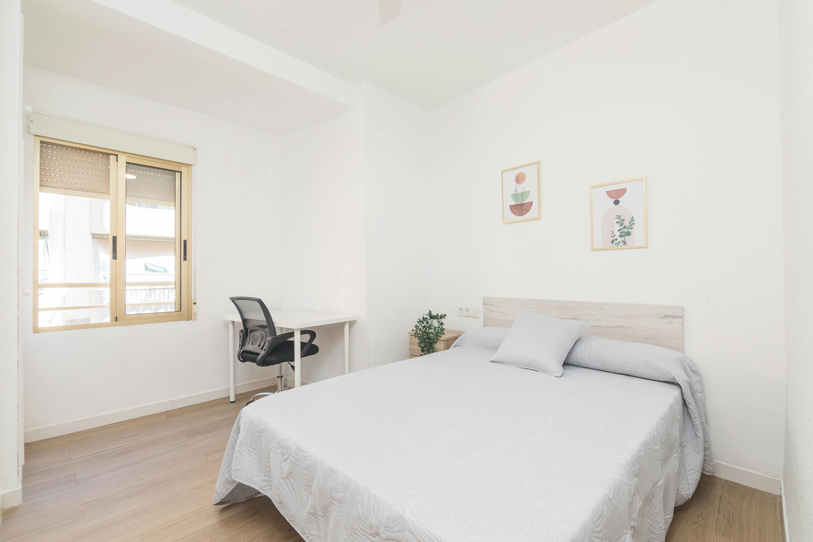 Chambre privée à louer pour 325 €/mois à Elche, Carrer Mario Pastor Sempere