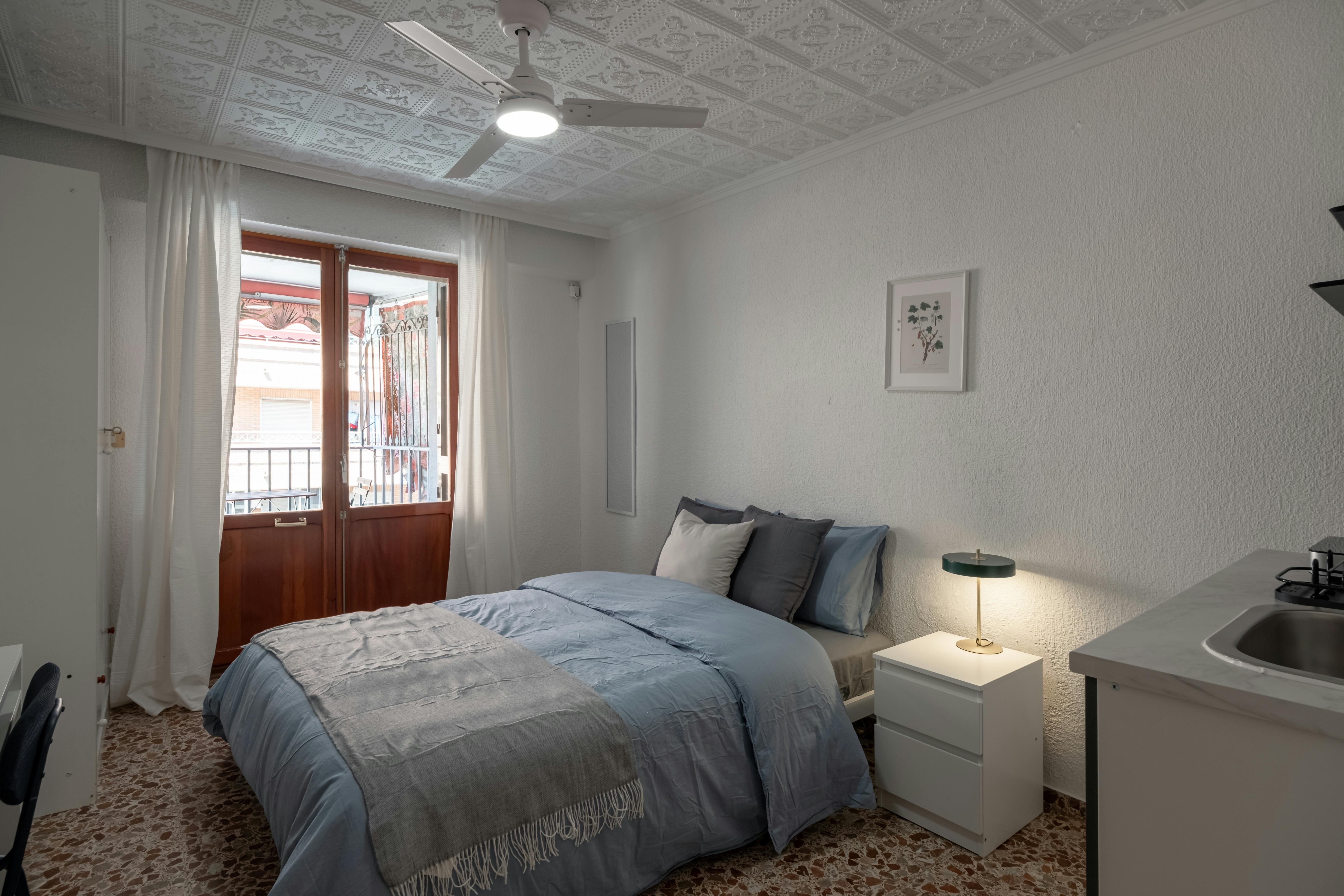 Private room in Avinguda Novelda, Alicante (1712431) room image 1