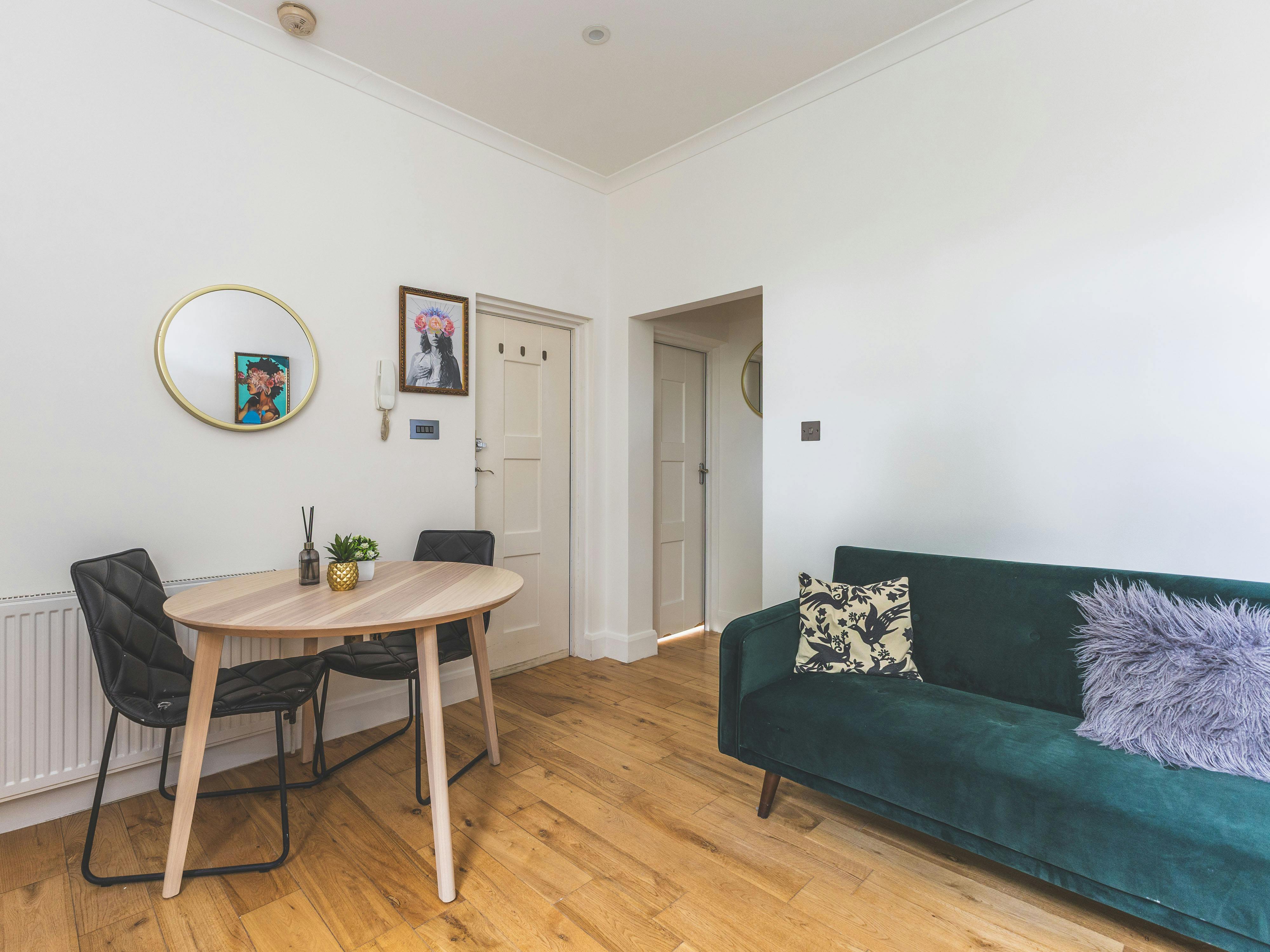 Appartamento in affitto a 4872 £ al mese a London, Leopold Road