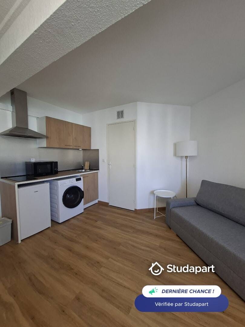 Appartement te huur voor € 680 per maand in Marseille, Avenue de Mazargues