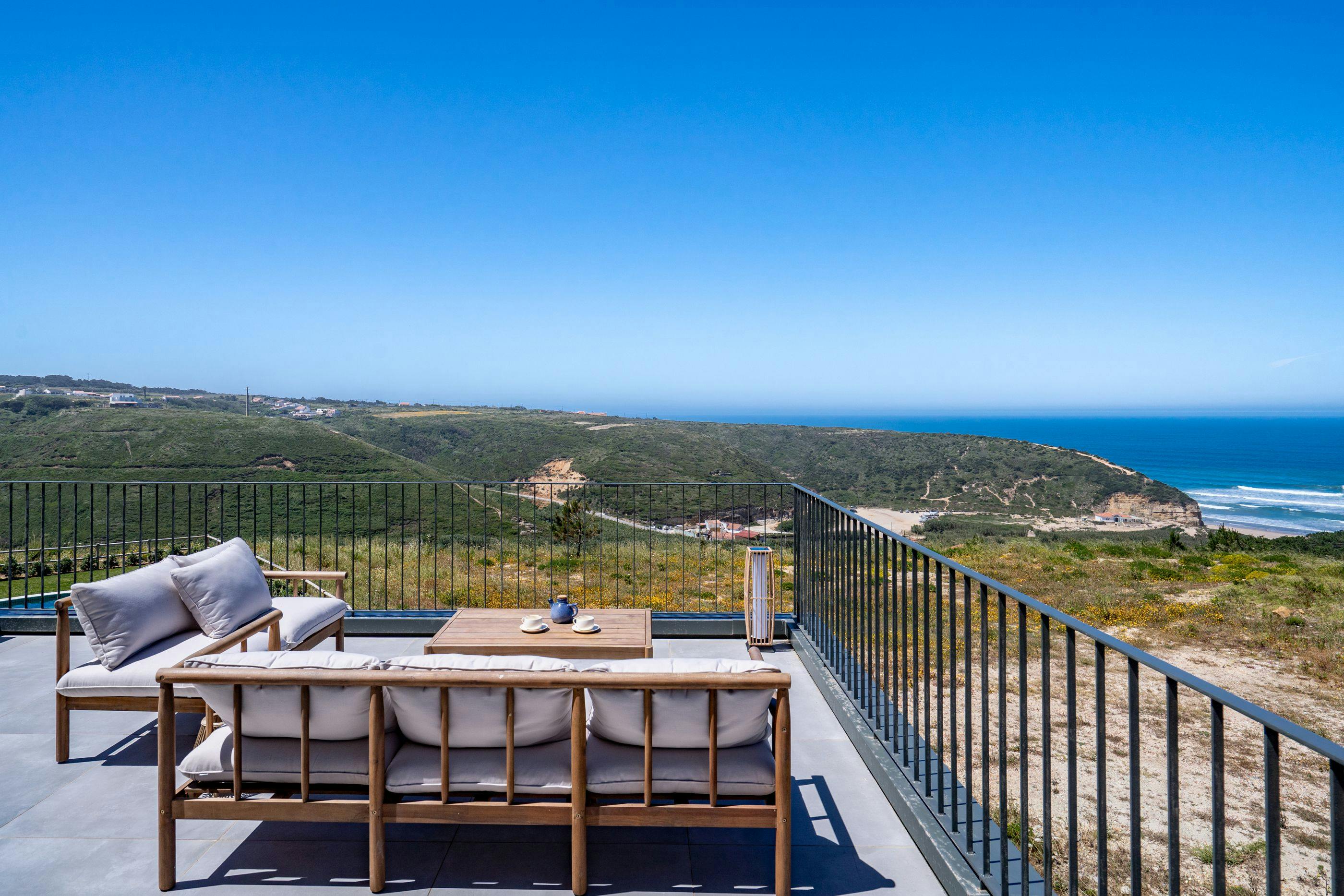 Apartment for rent for €2,800 per month in Ericeira, Rua da Bela Vista