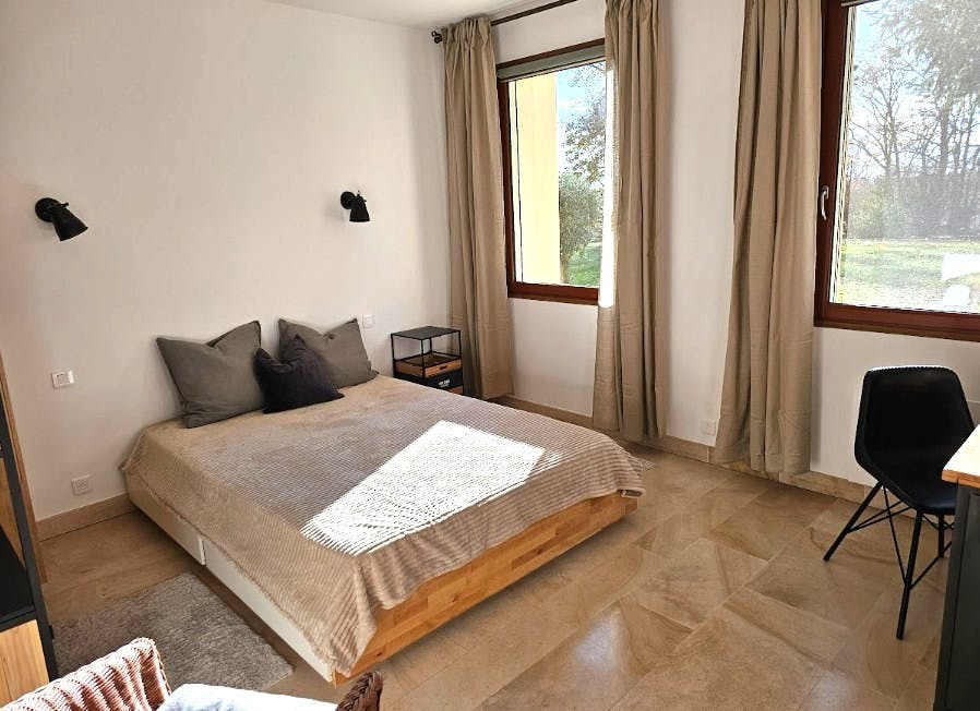 私人房间 正在以 €705 的月租出租，其位于 Neauphle-le-Château, Impasse des Taillis