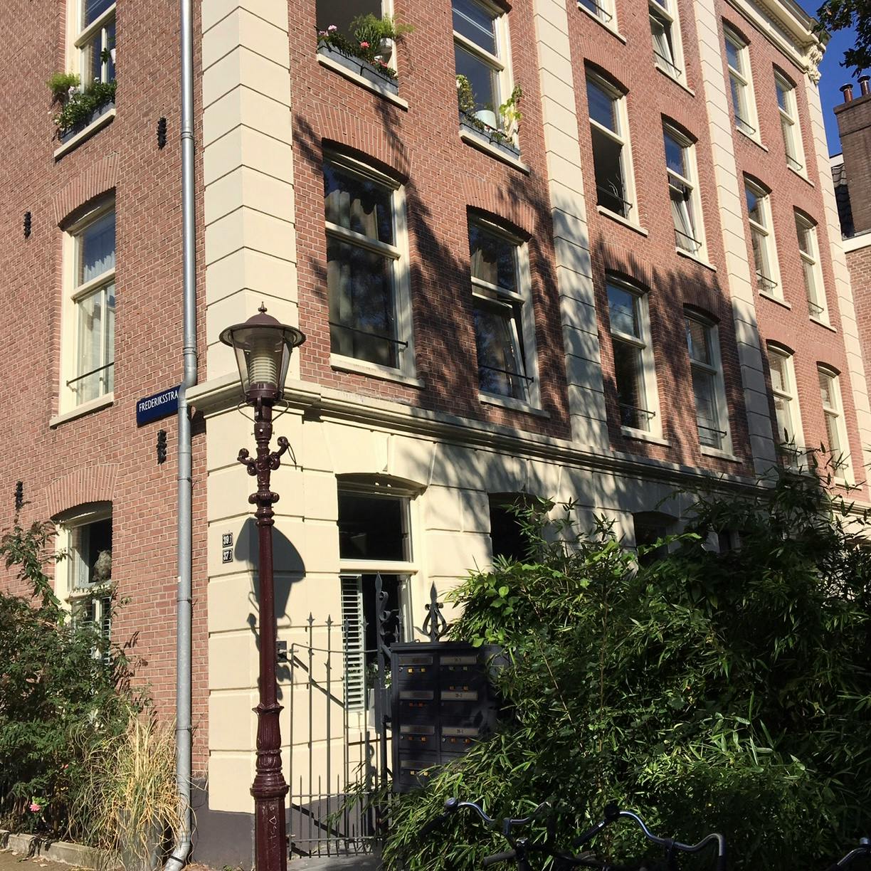 Apartamento en alquiler por 4995 € al mes en Amsterdam, Frederiksstraat