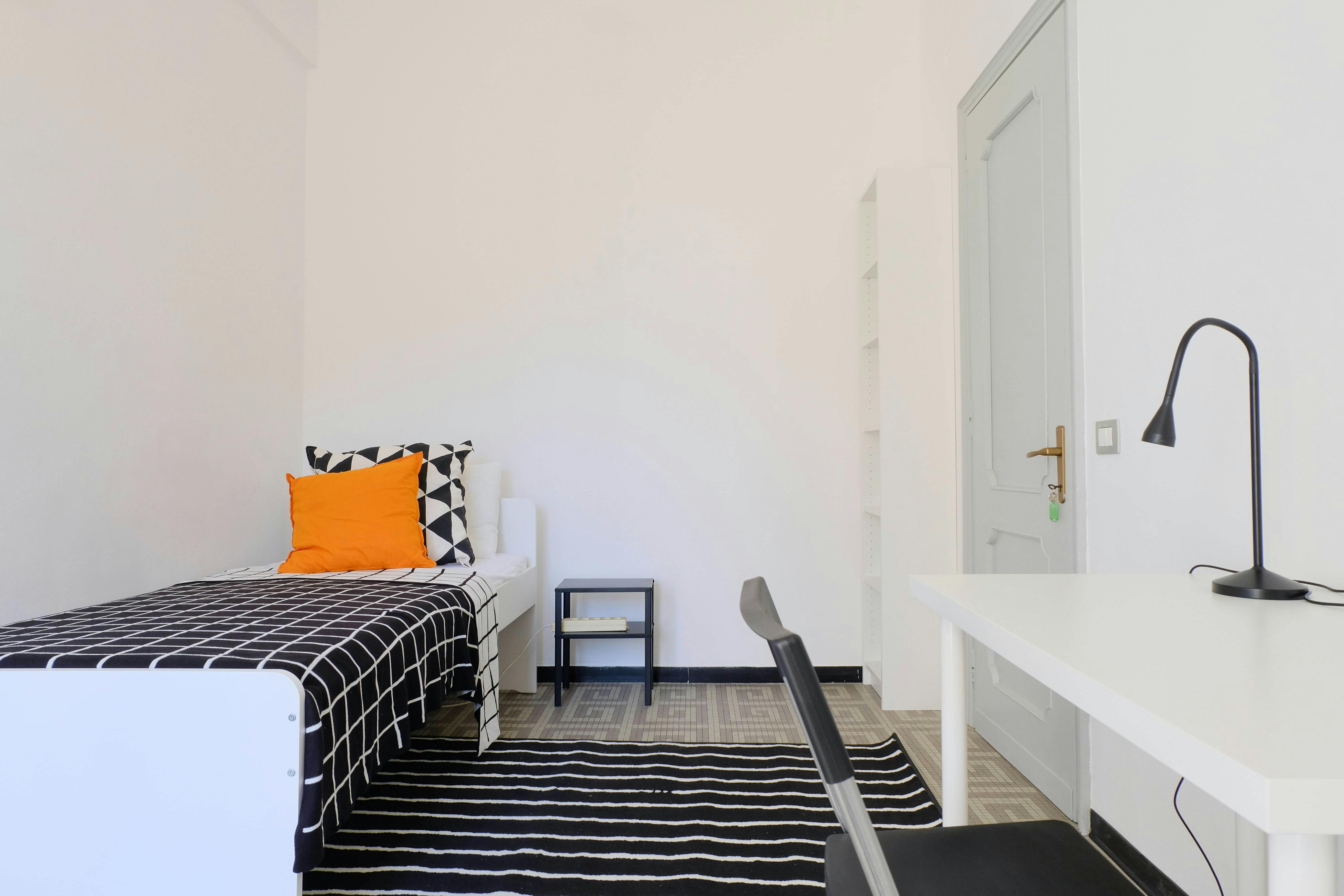 Private room in Via Pola, Cagliari (1713221) room image 2