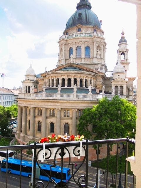 Révay köz, Budapest preview