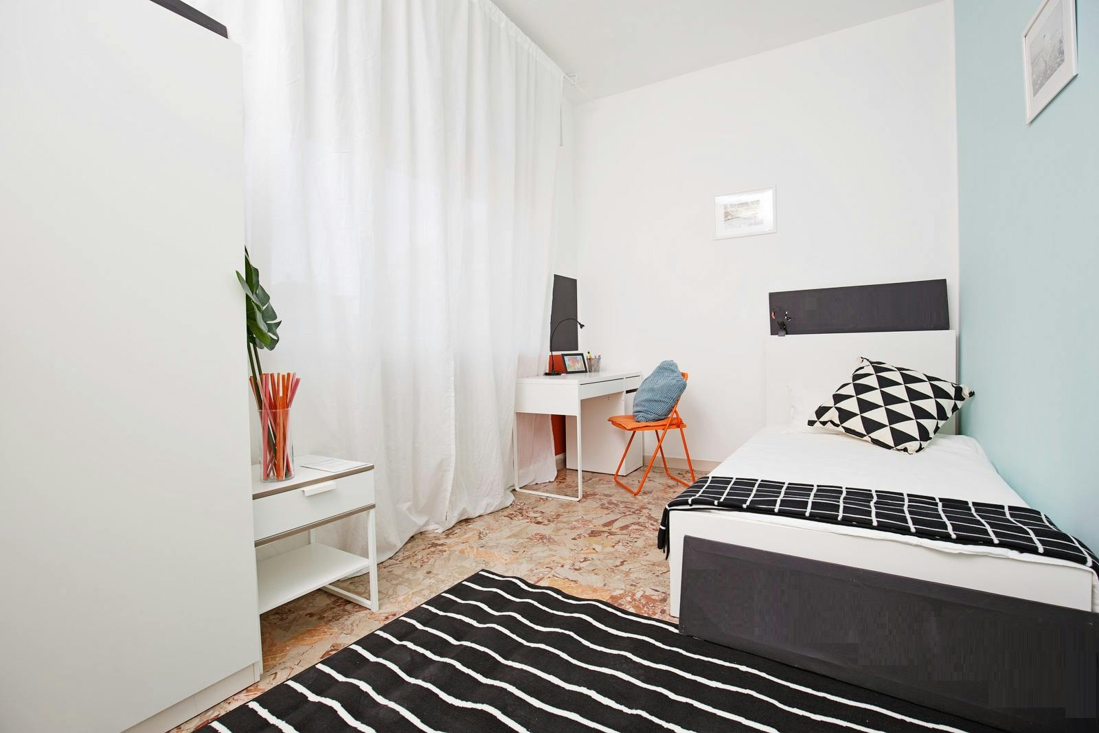 Private room in Via Carlo Cattaneo, Rimini (1713367) room image 1