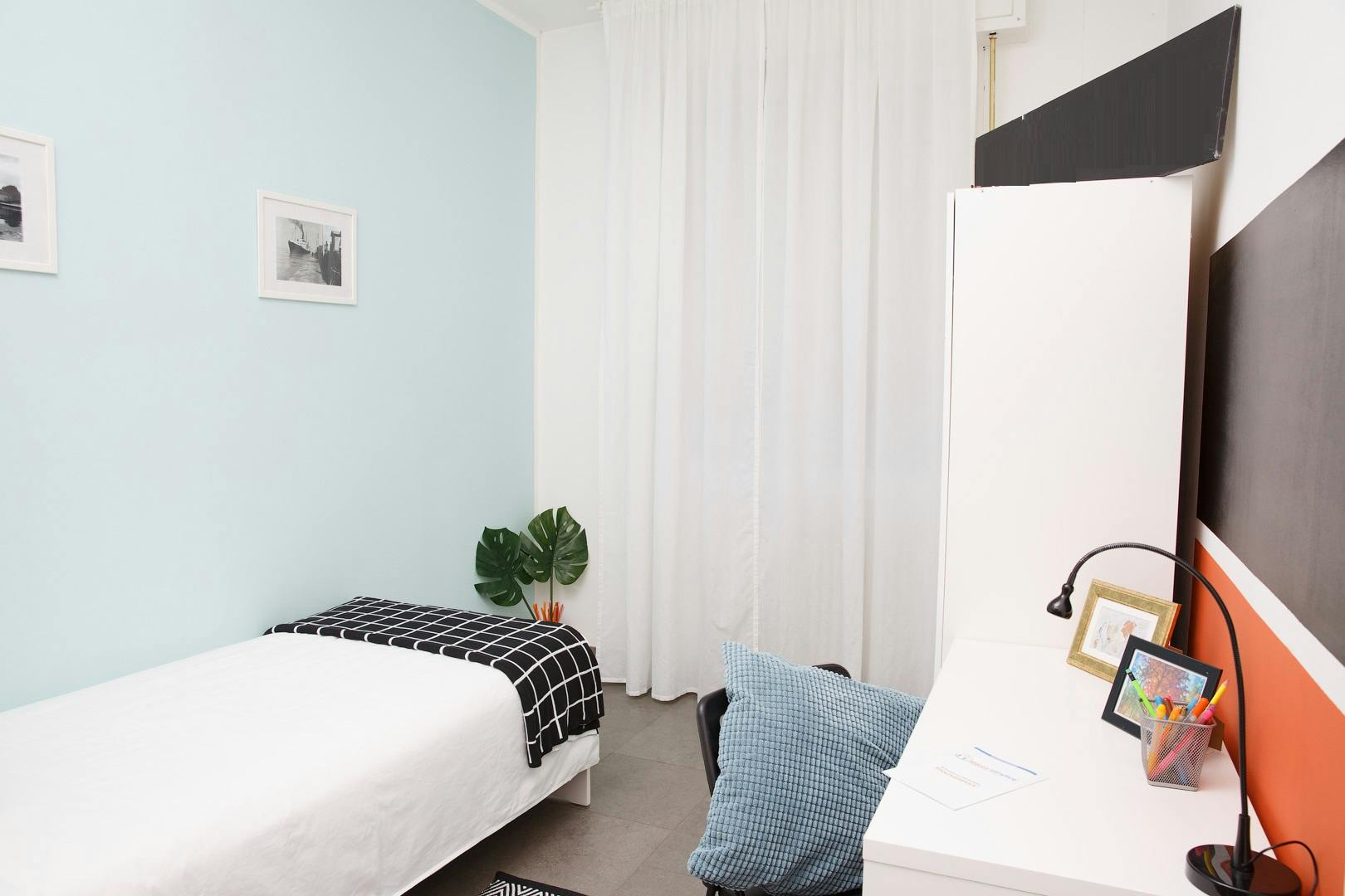 Private room in Via Bastioni Settentrionali, Rimini (1713372) room image 1