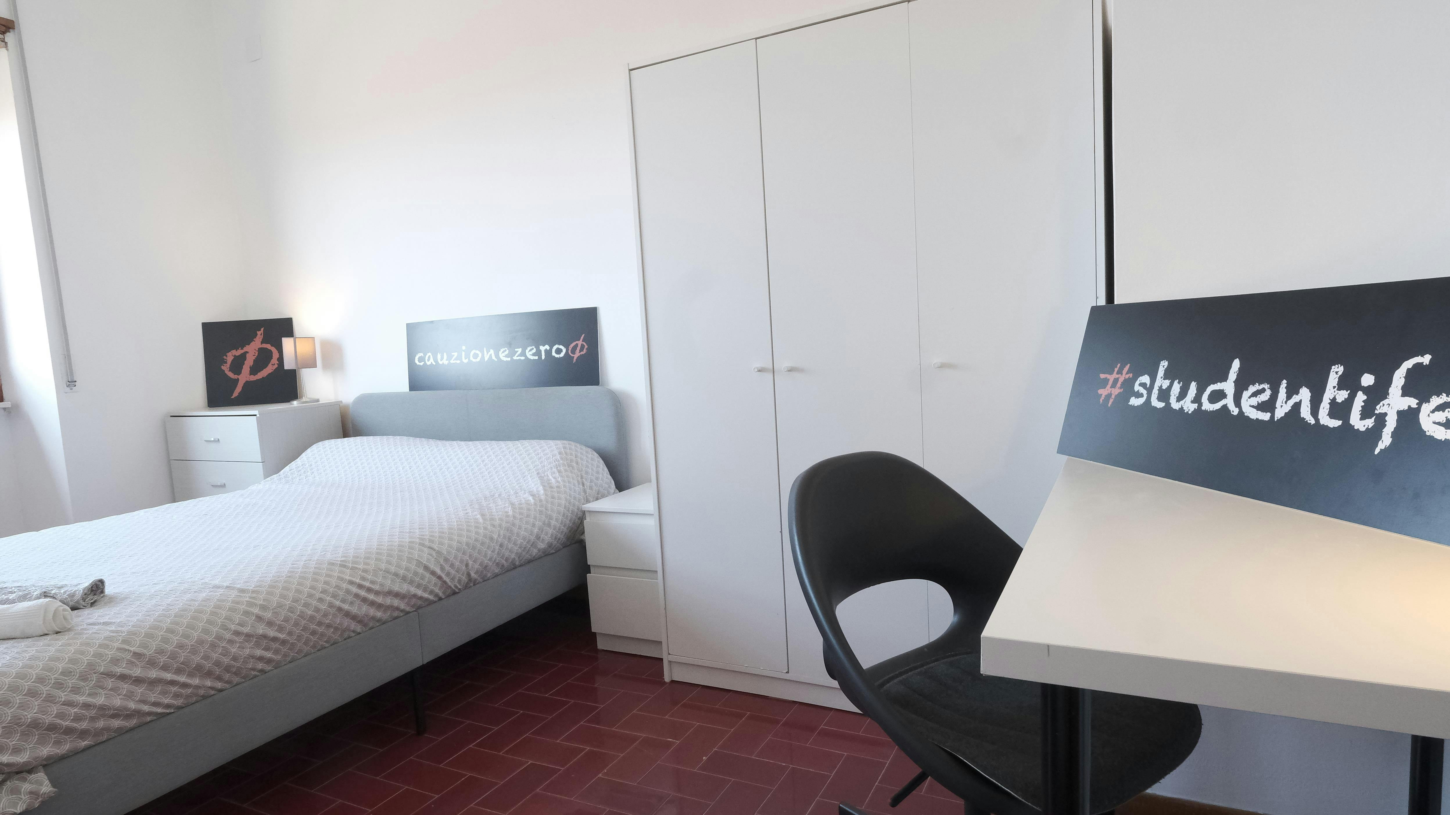 Private room in Via Savoia, Sassari (1713474) room image 2