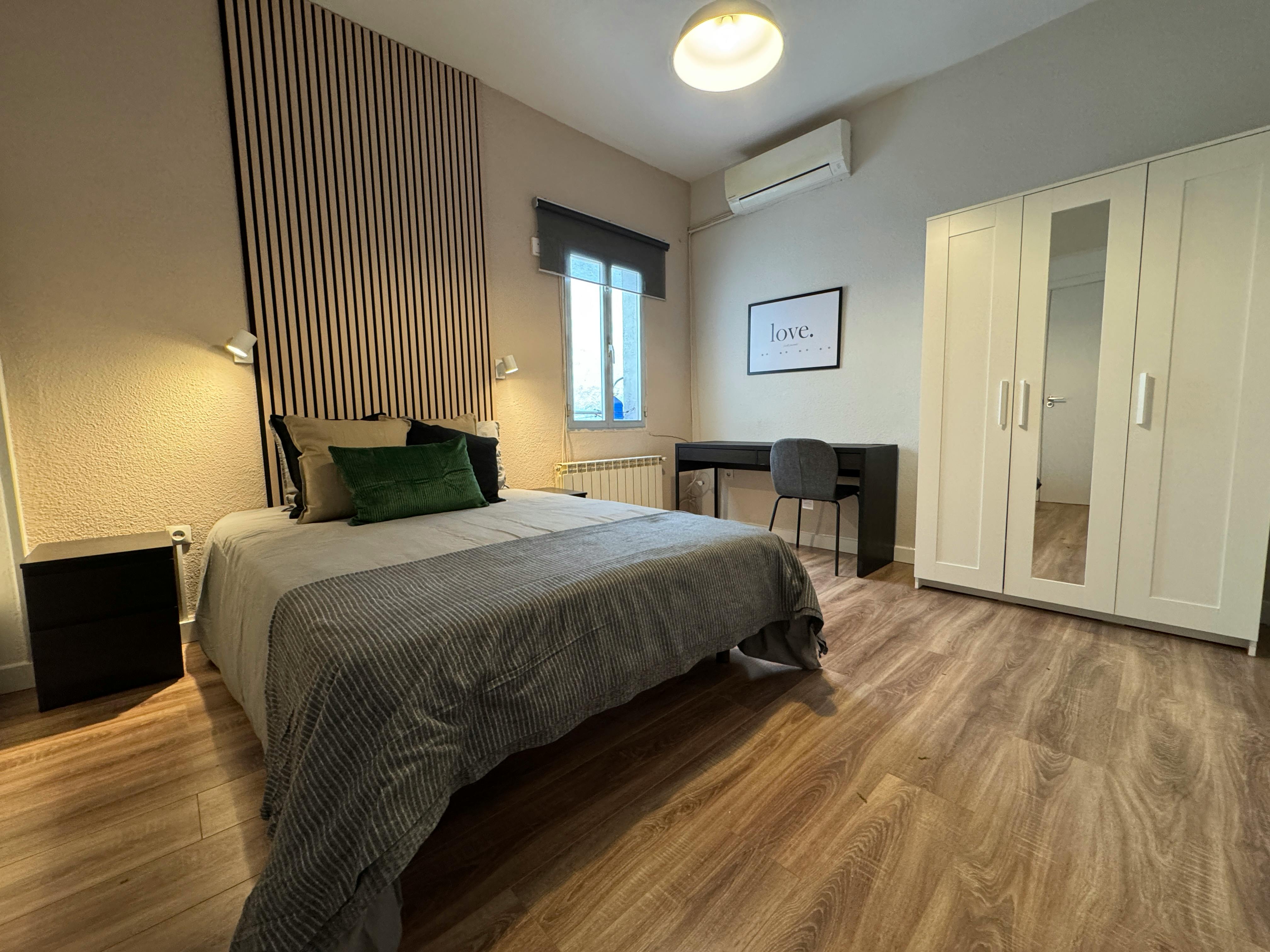 Calle de los Abades, Madrid preview
