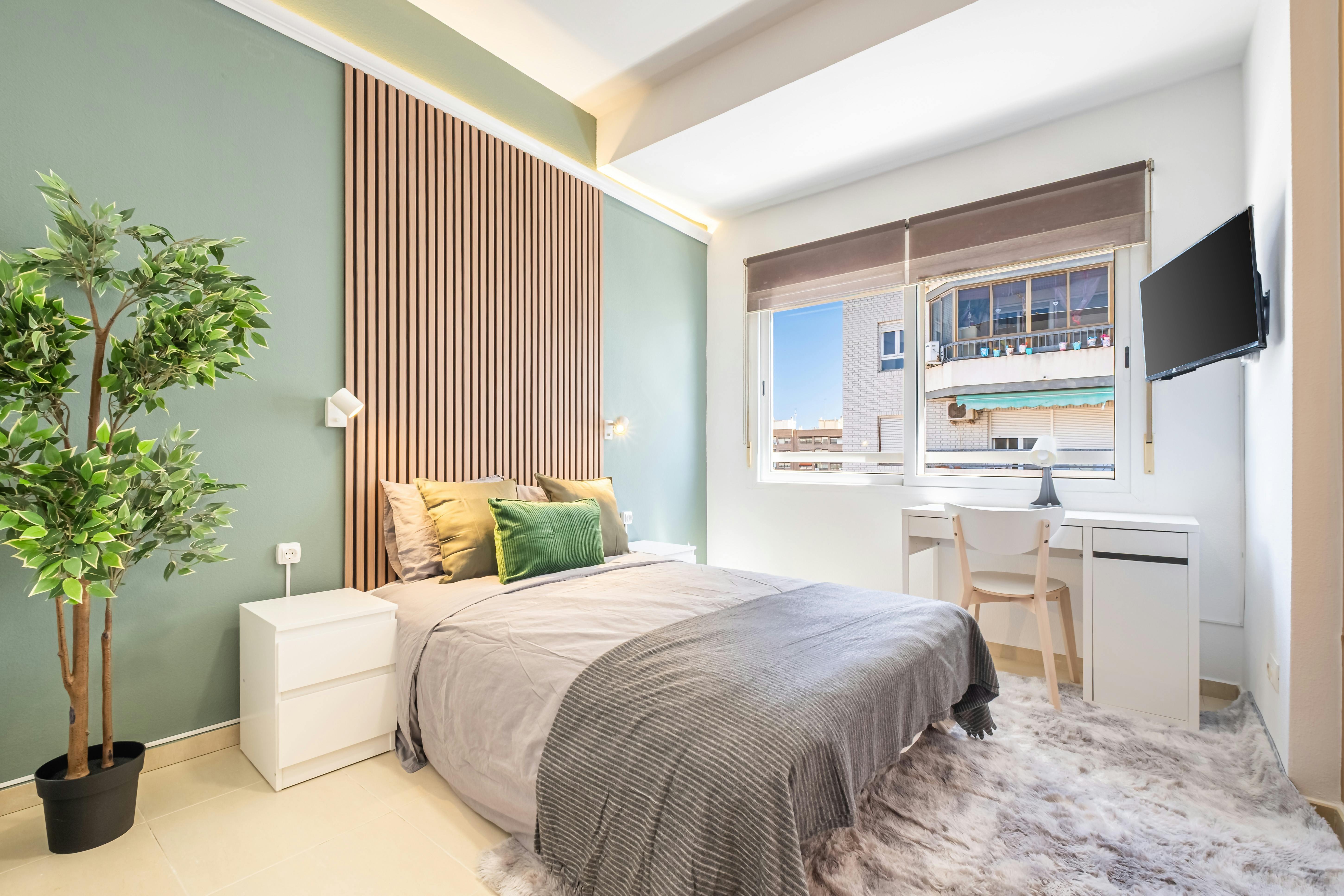 Private room for rent for €325 per month in Alicante, Avinguda d'Aguilera
