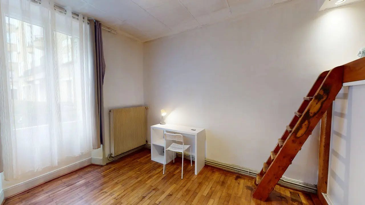 Studio for rent for €560 per month in Grenoble, Place Saint-Bruno