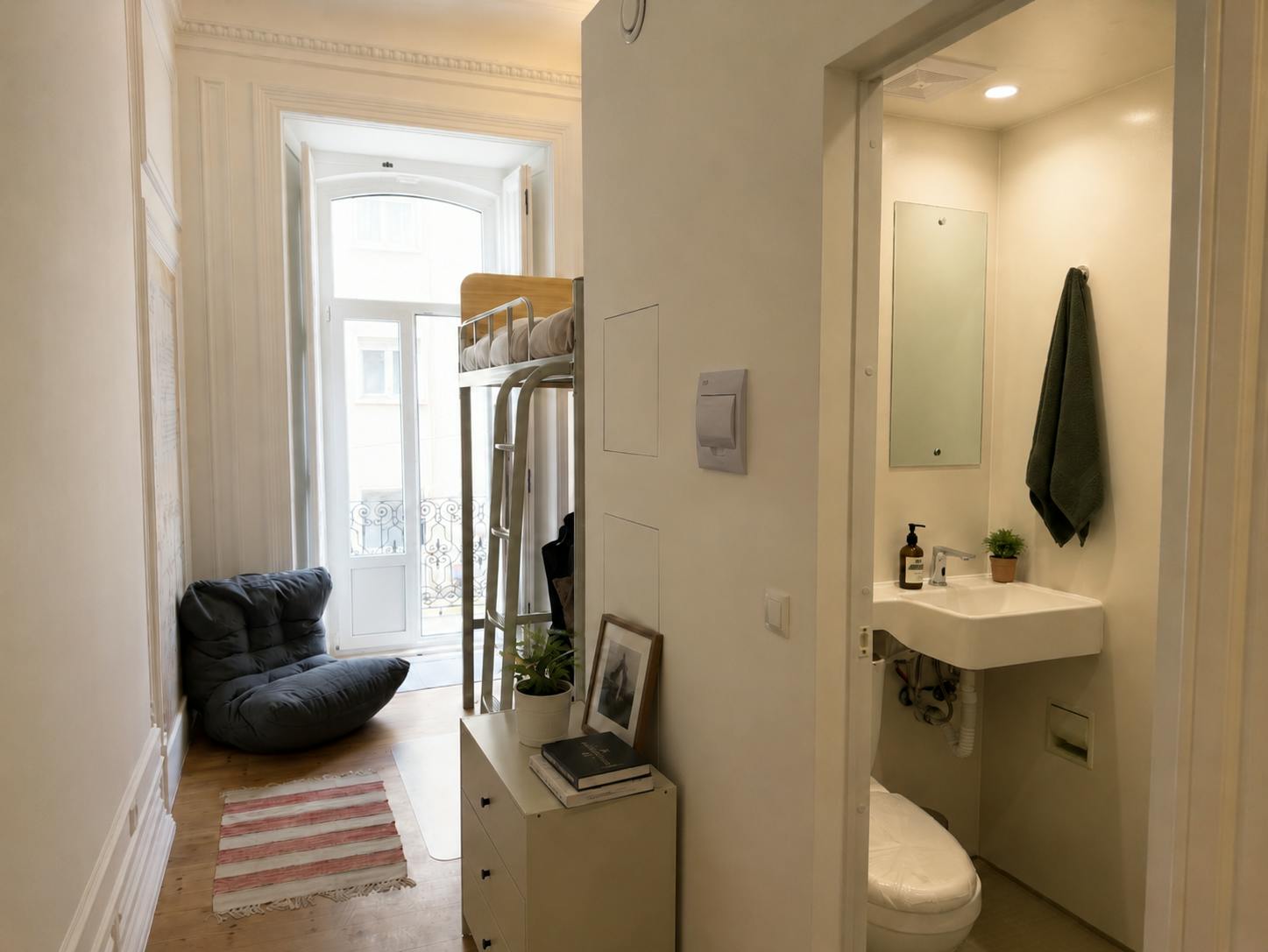 Private room in Rua Maria, Lisbon (1713889) room image 1
