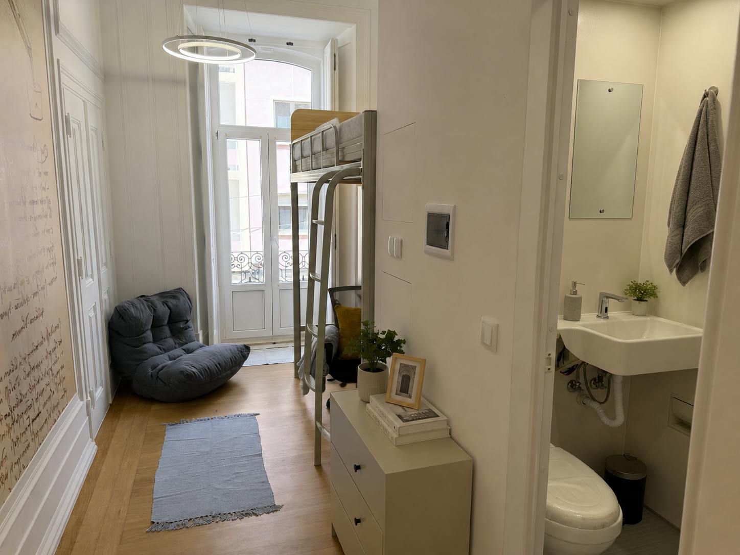 Private room in Rua Maria, Lisbon (1713892) room image 1