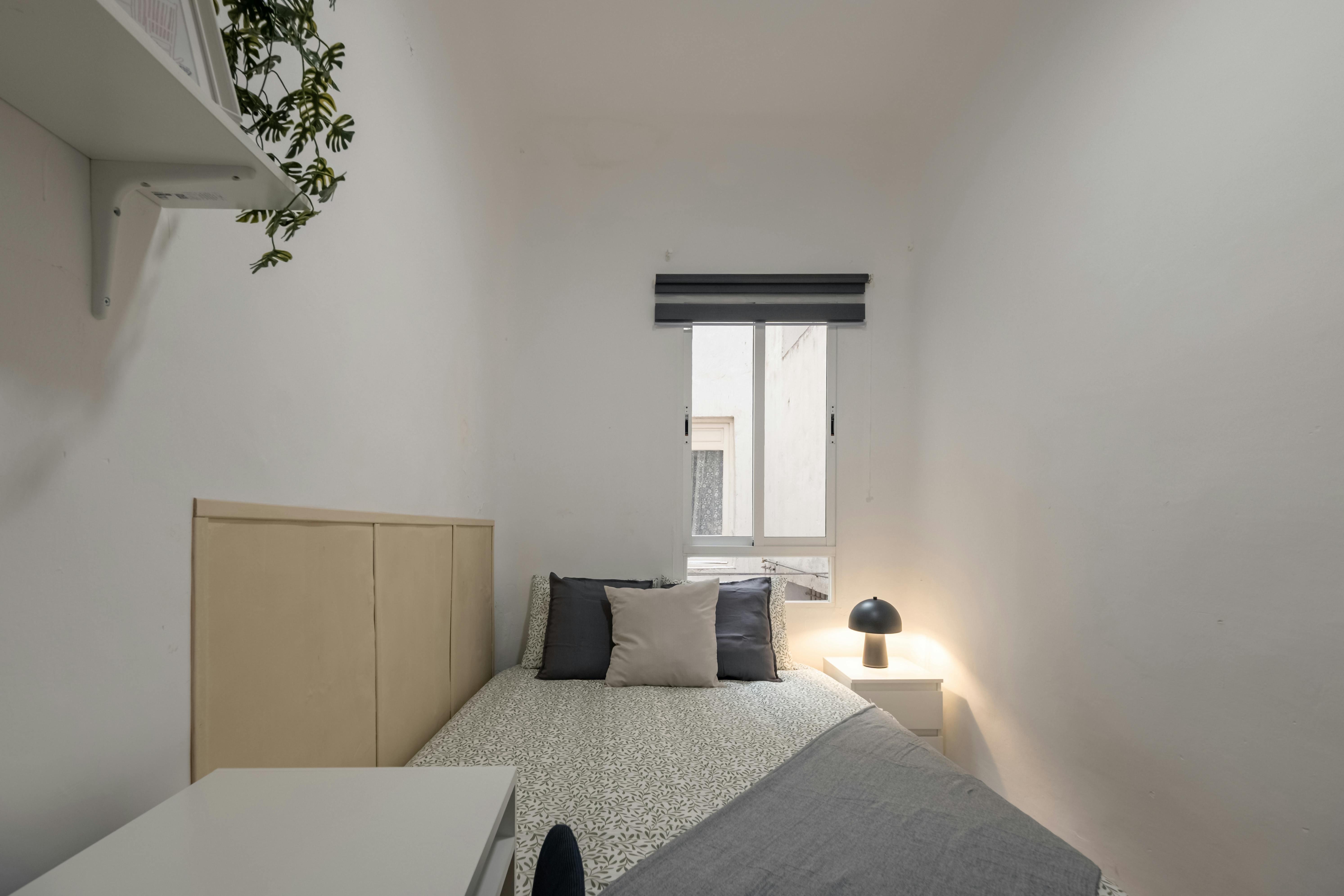 Private room for rent for €305 per month in Alicante, Pasaje Campoamor