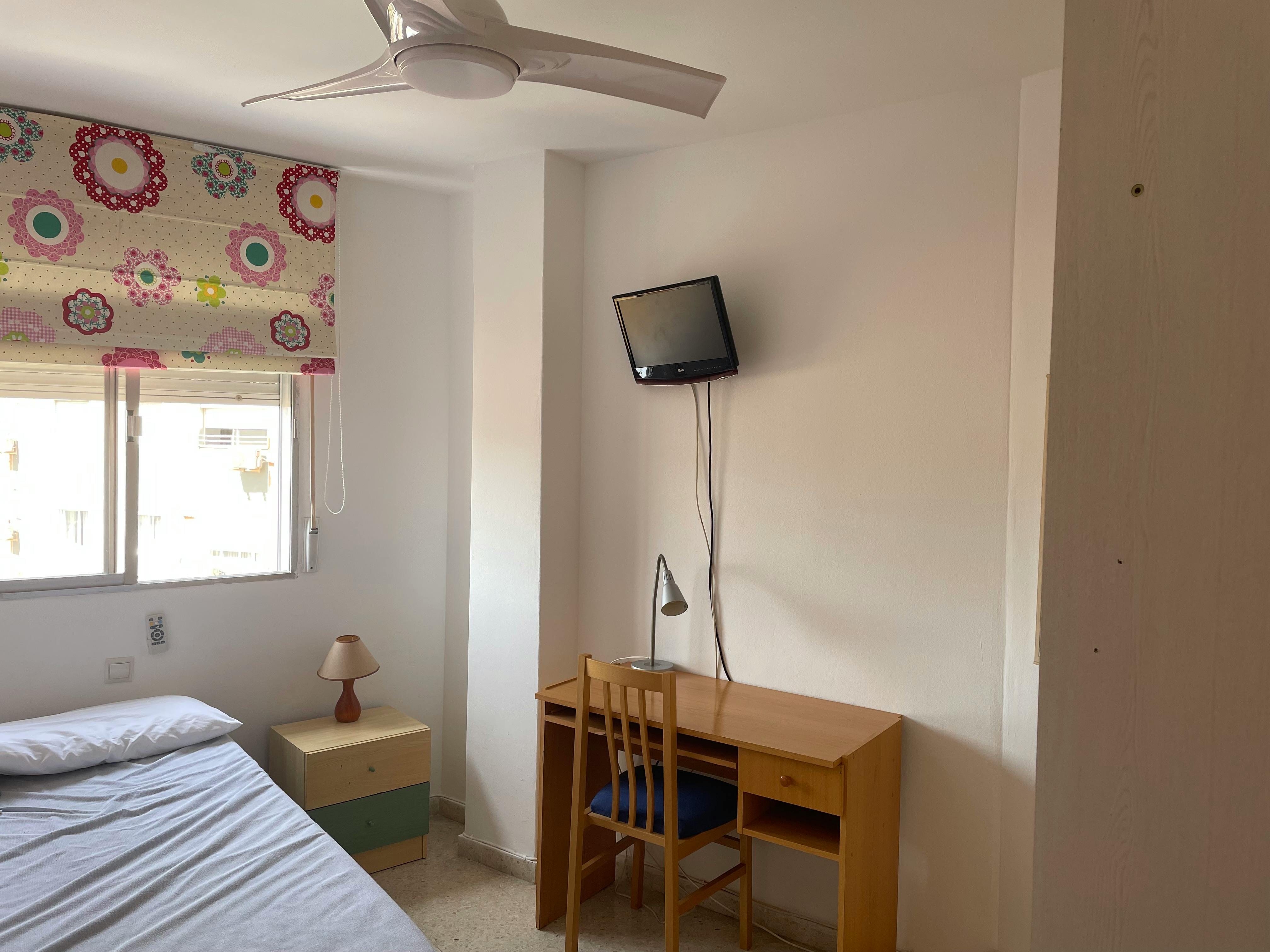 Private room for rent for €650 per month in Málaga, Calle Angosta del Carmen