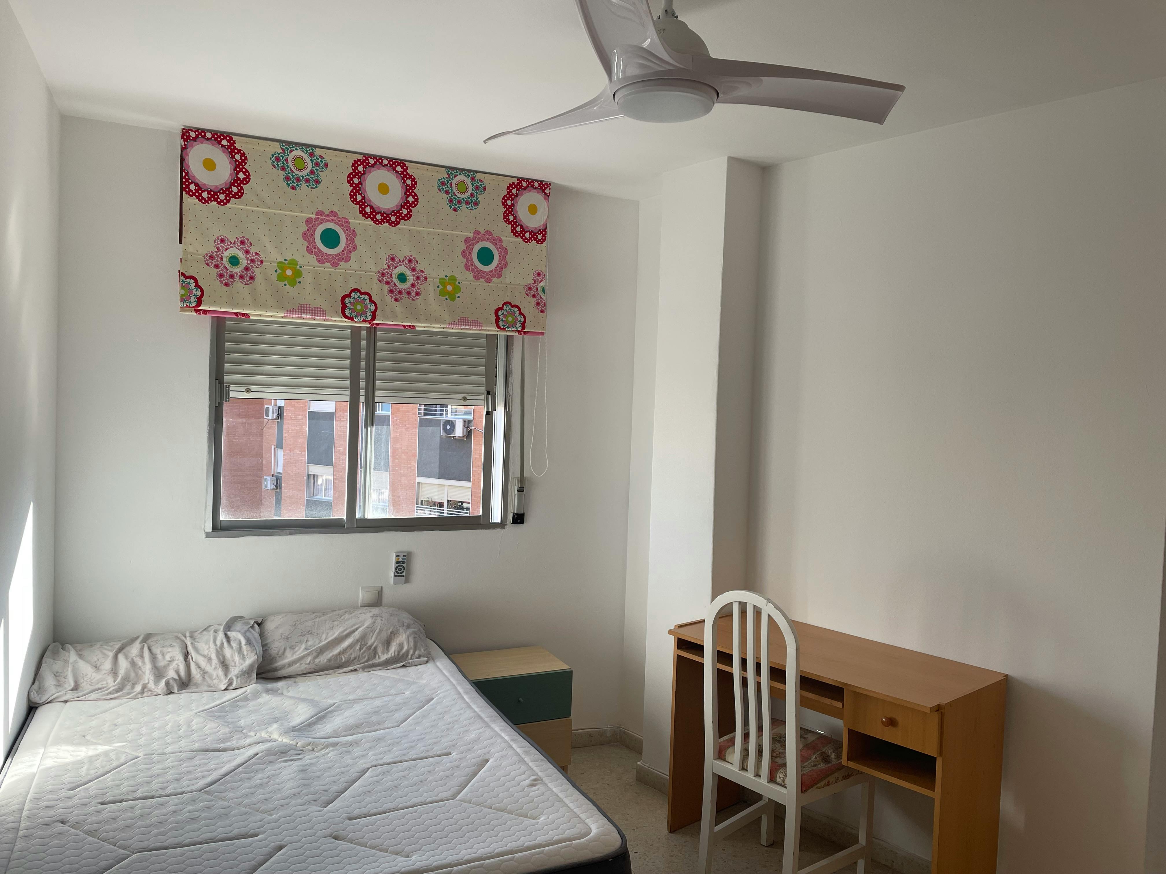 Chambre privée à louer pour 650 €/mois à Málaga, Calle Angosta del Carmen