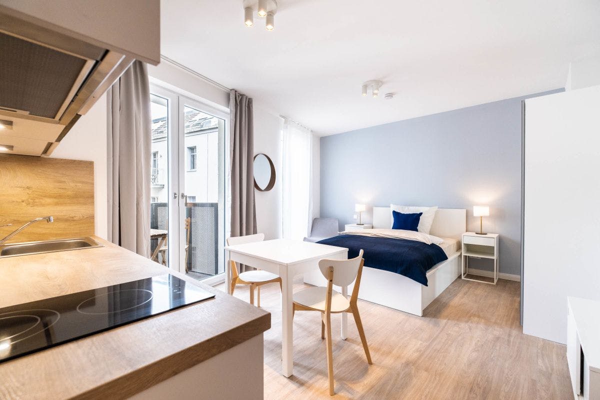 Studio for rent for €1,090 per month in Berlin, Dirschauer Straße
