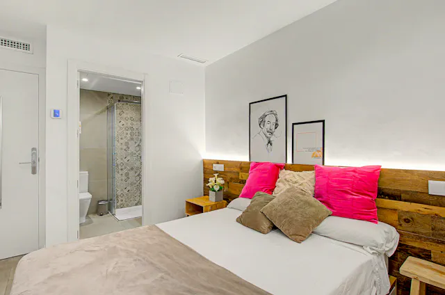Private room in Carrer dels Àngels, Valencia (1714484) room image 1