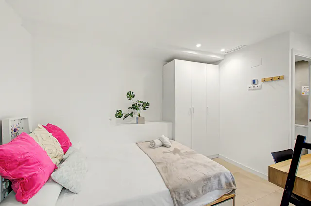 Private room in Carrer dels Àngels, Valencia (1714485) room image 1