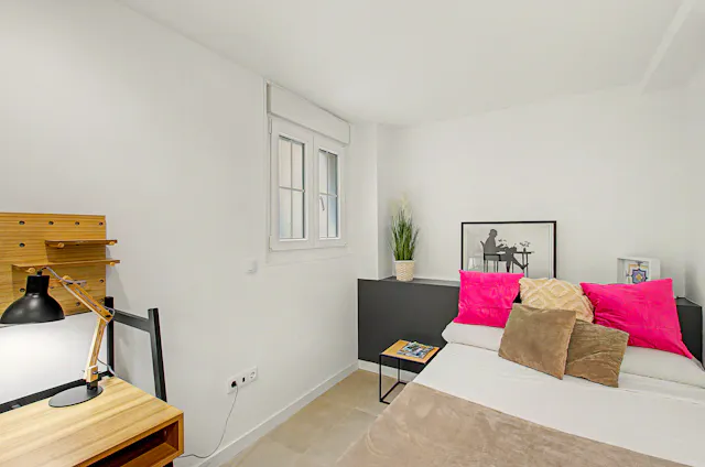 Private room in Carrer dels Àngels, Valencia (1714491) room image 1
