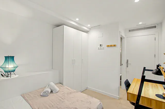 Private room in Carrer dels Àngels, Valencia (1714491) room image 2