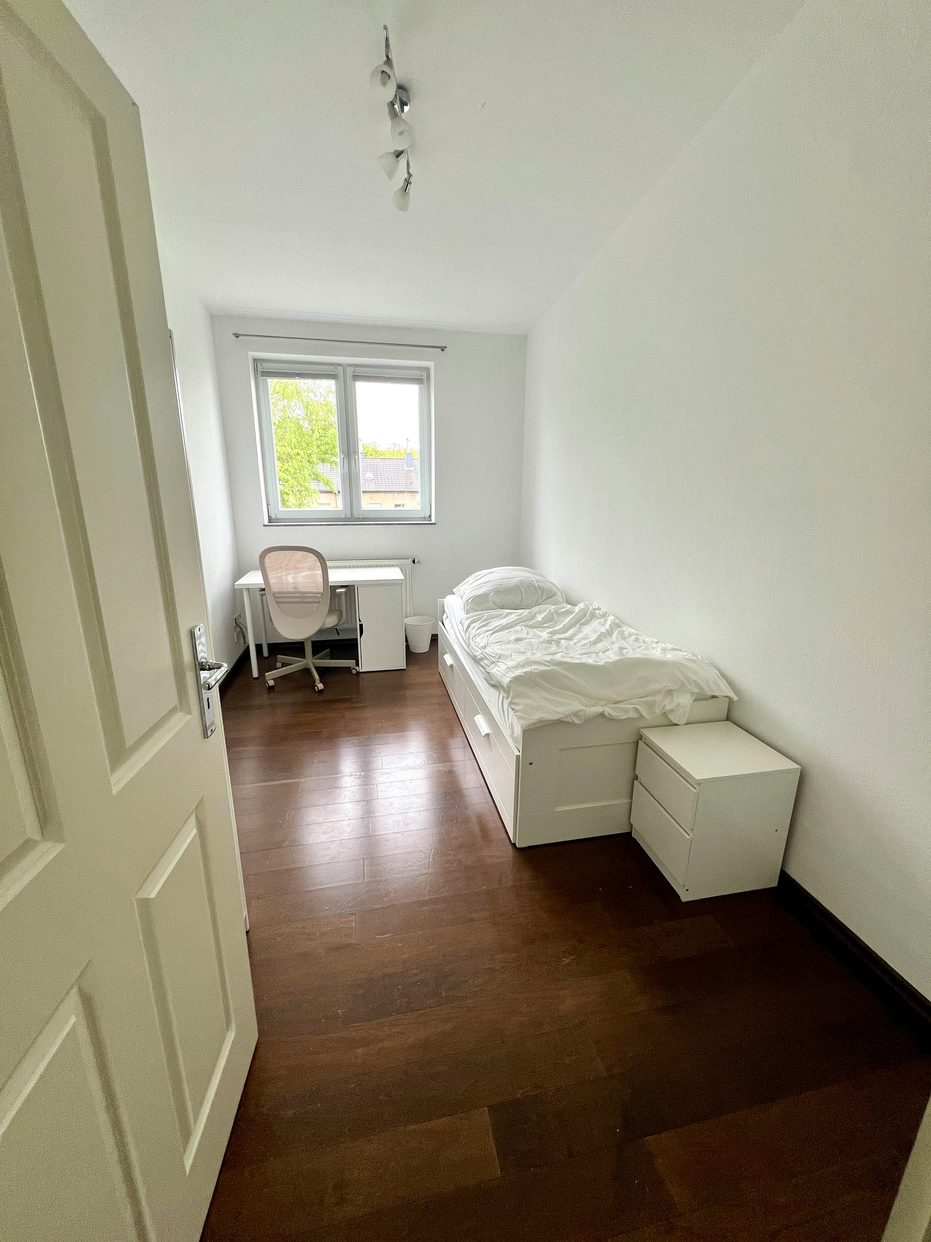 Private room in Segeberger Weg, Düsseldorf (1714507) room image 1