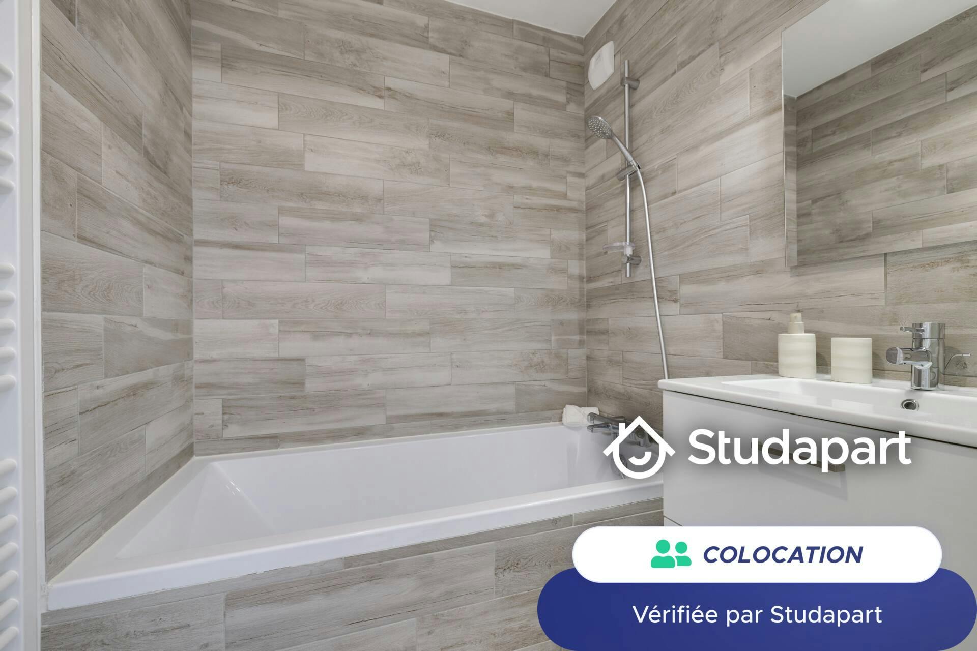 Private room for rent on Rue de la Compagnie du Midi, Bordeaux - Plus