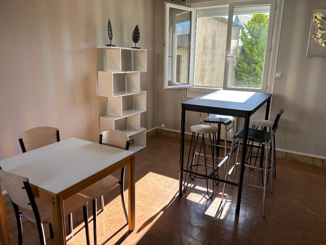 私人房间 正在以 €385 的月租出租，其位于 Bourges, Avenue de Lattre de Tassigny