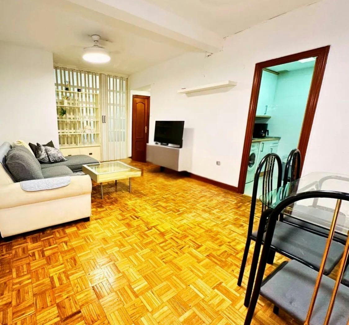 Apartment for rent for €1,950 per month in Madrid, Gran Vía