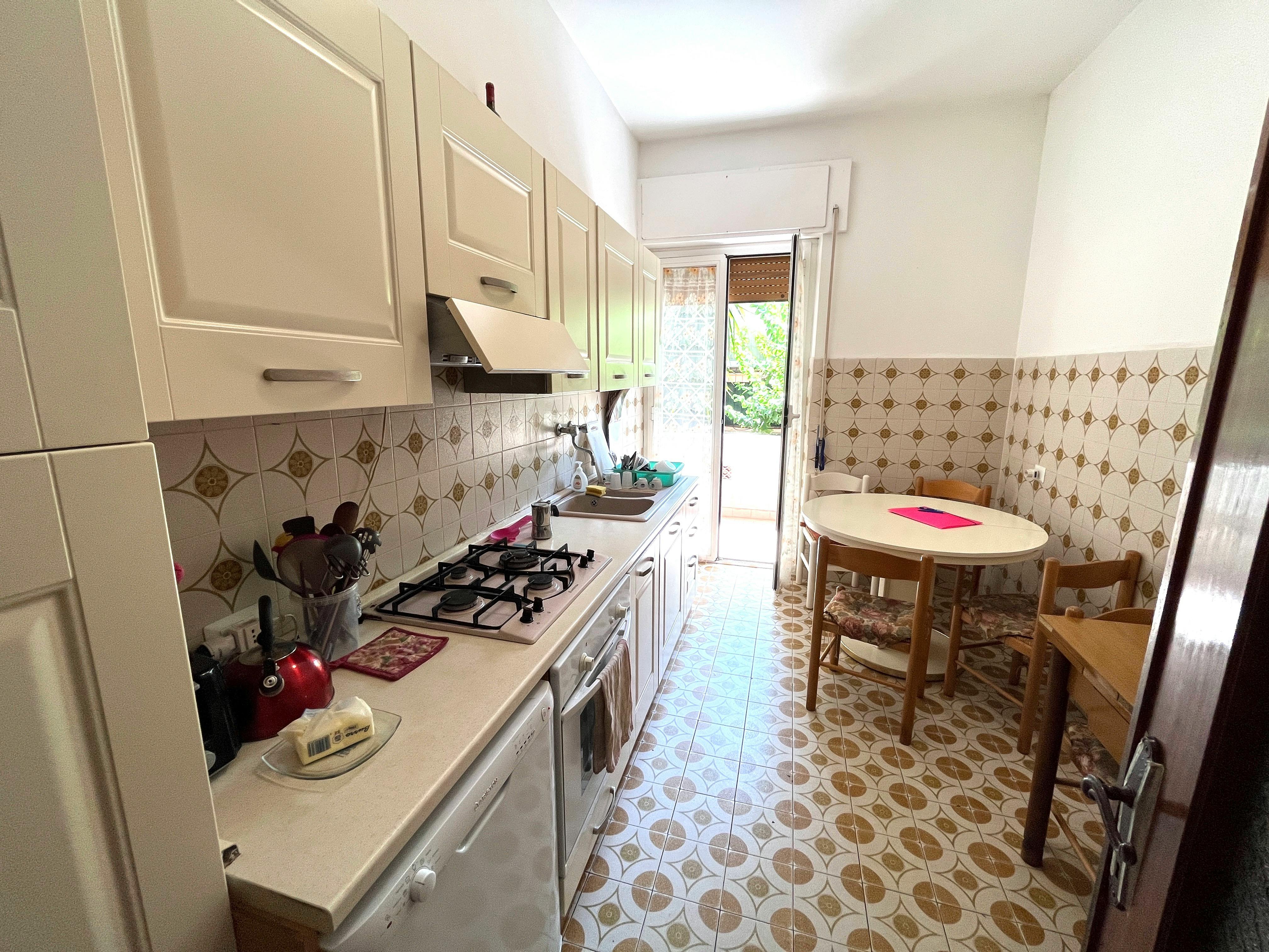 Wohnung zu mieten für 980 € pro Monat in Rome, Via Mergozzo