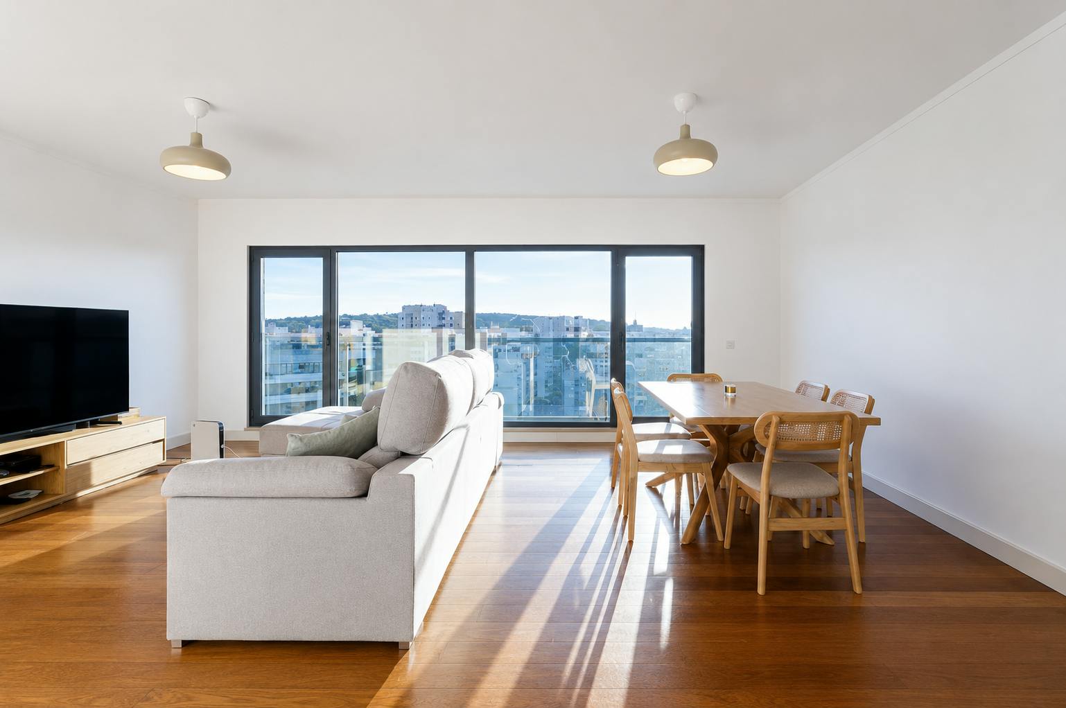Wohnung zu mieten für 2.100 € pro Monat in Lisbon, Rua Tomás da Fonseca