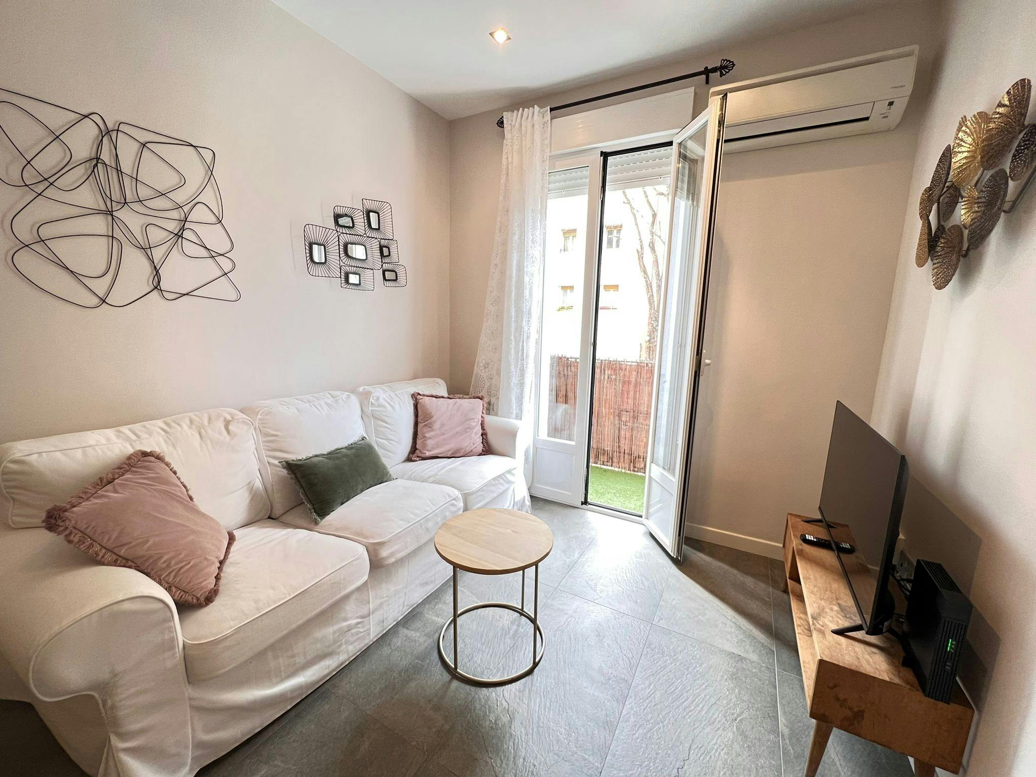 2-Bedroom Apartment in Calle Julián Gayarre, Madrid (1715133) room image 1