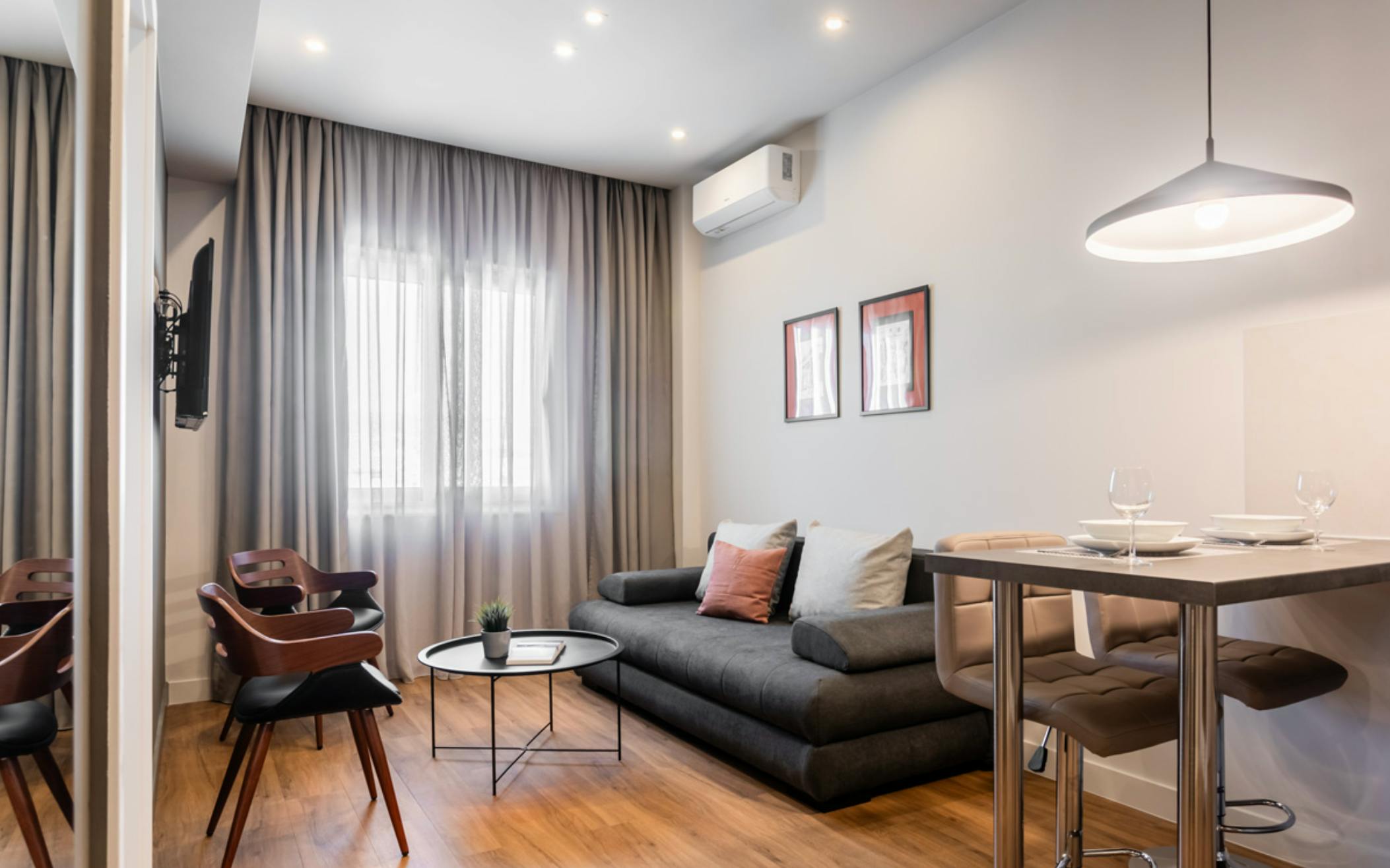 Building for rent for €810 per month in Pireas, Dimitriou Gounari