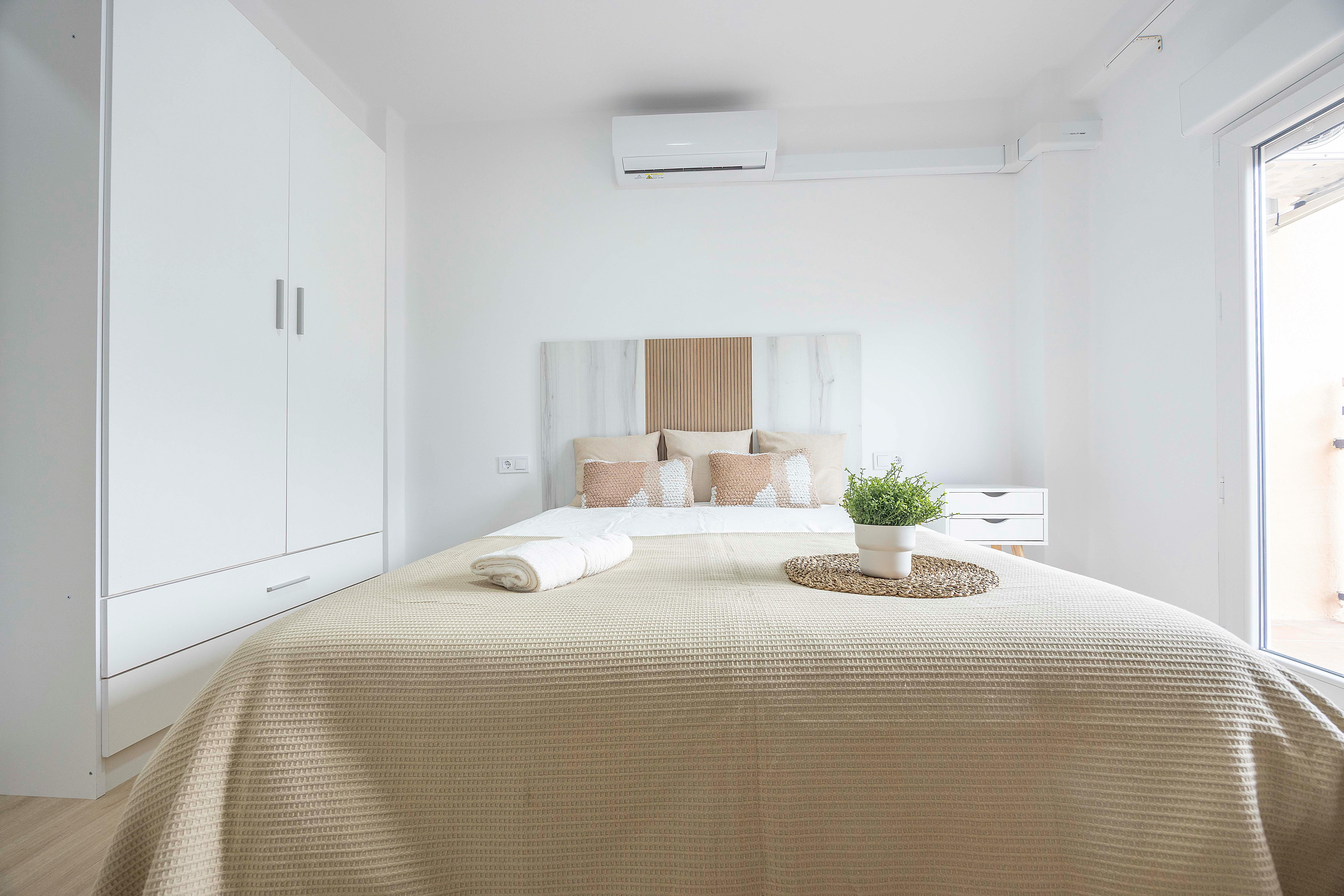 Private room in Carrer de l'Arquitecte Arnau, Valencia (1715193) room image 2