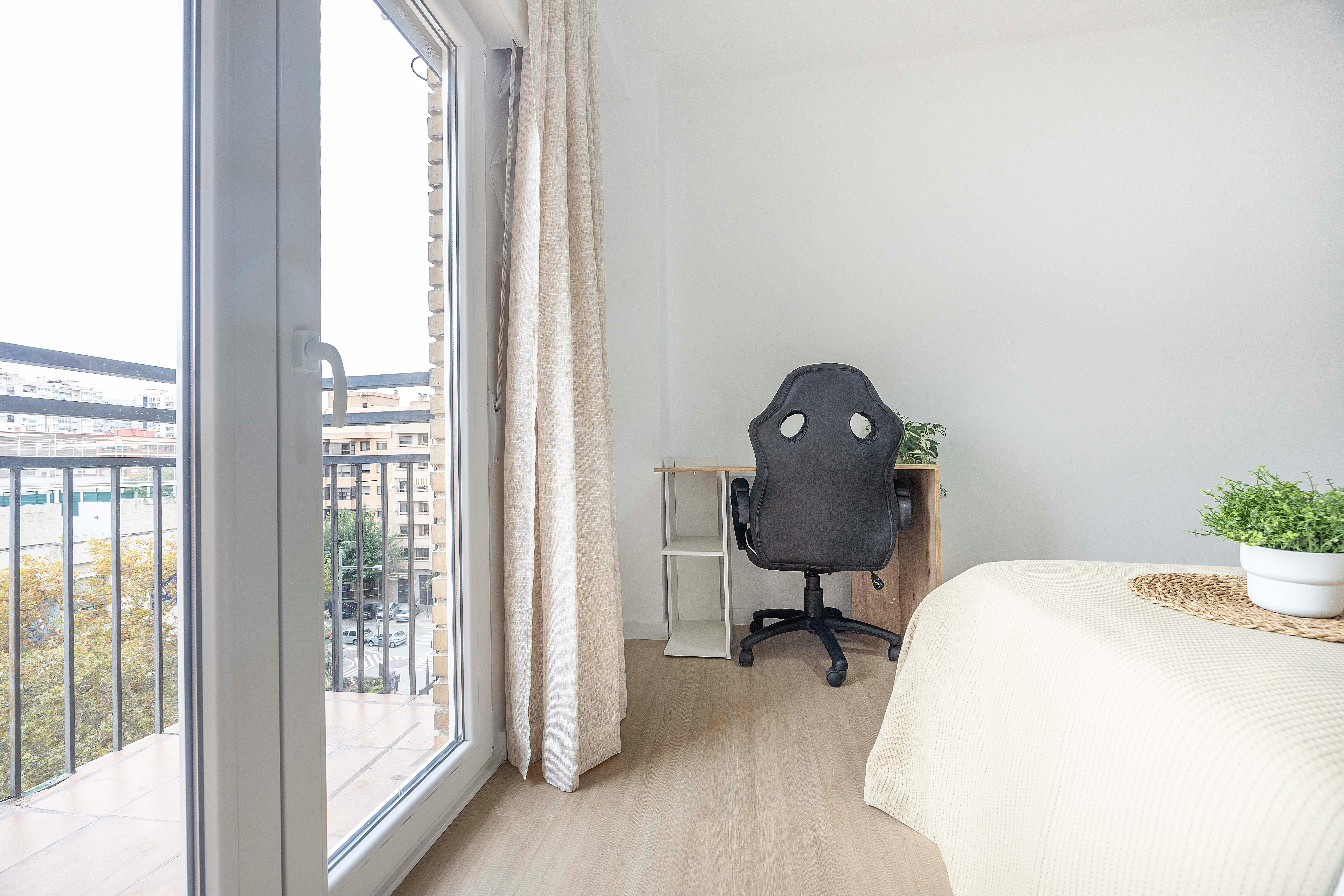 Private room in Carrer de l'Arquitecte Arnau, Valencia (1715193) room image 6