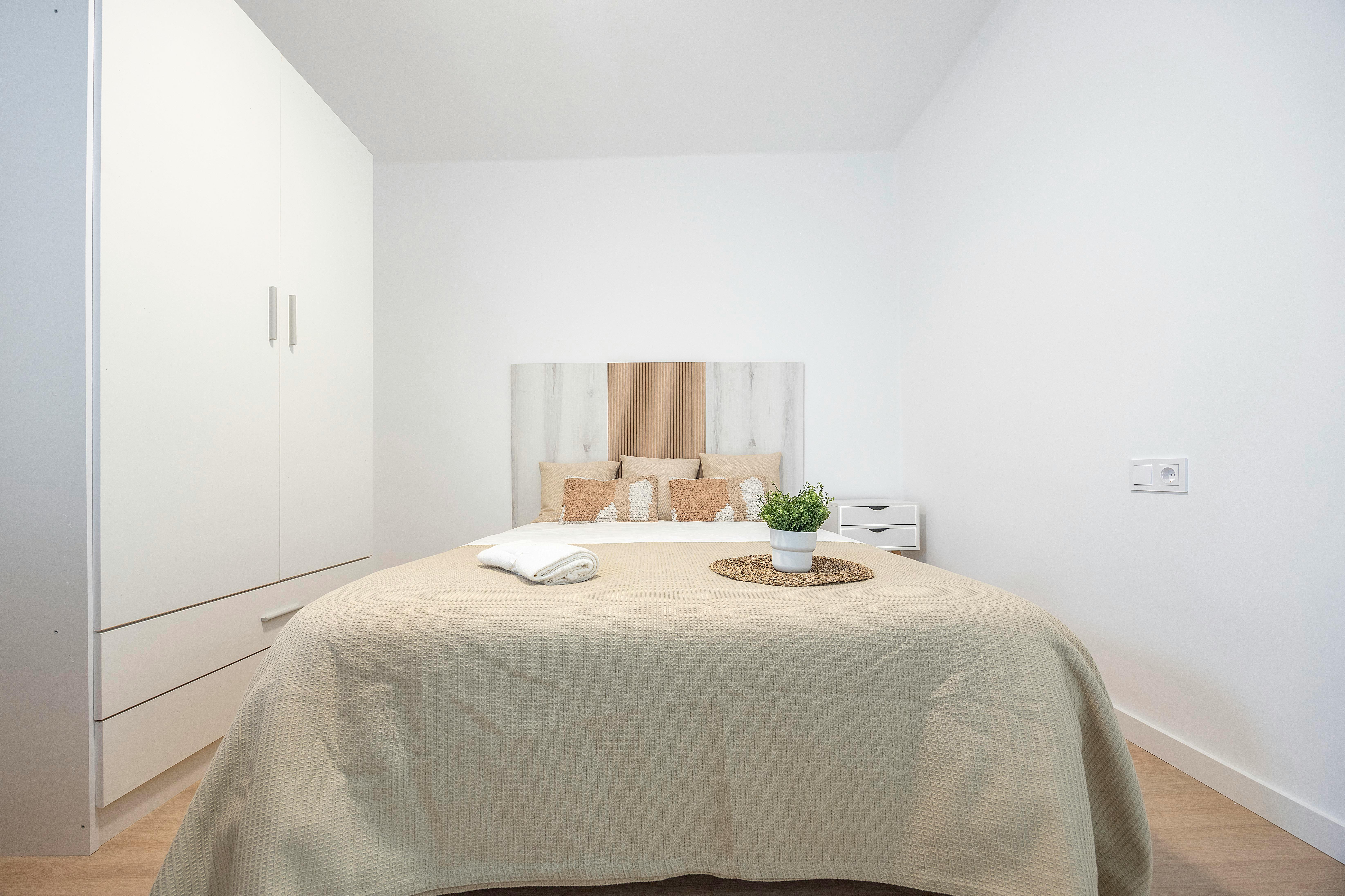 Private room in Carrer de l'Arquitecte Arnau, Valencia (1715194) room image 2