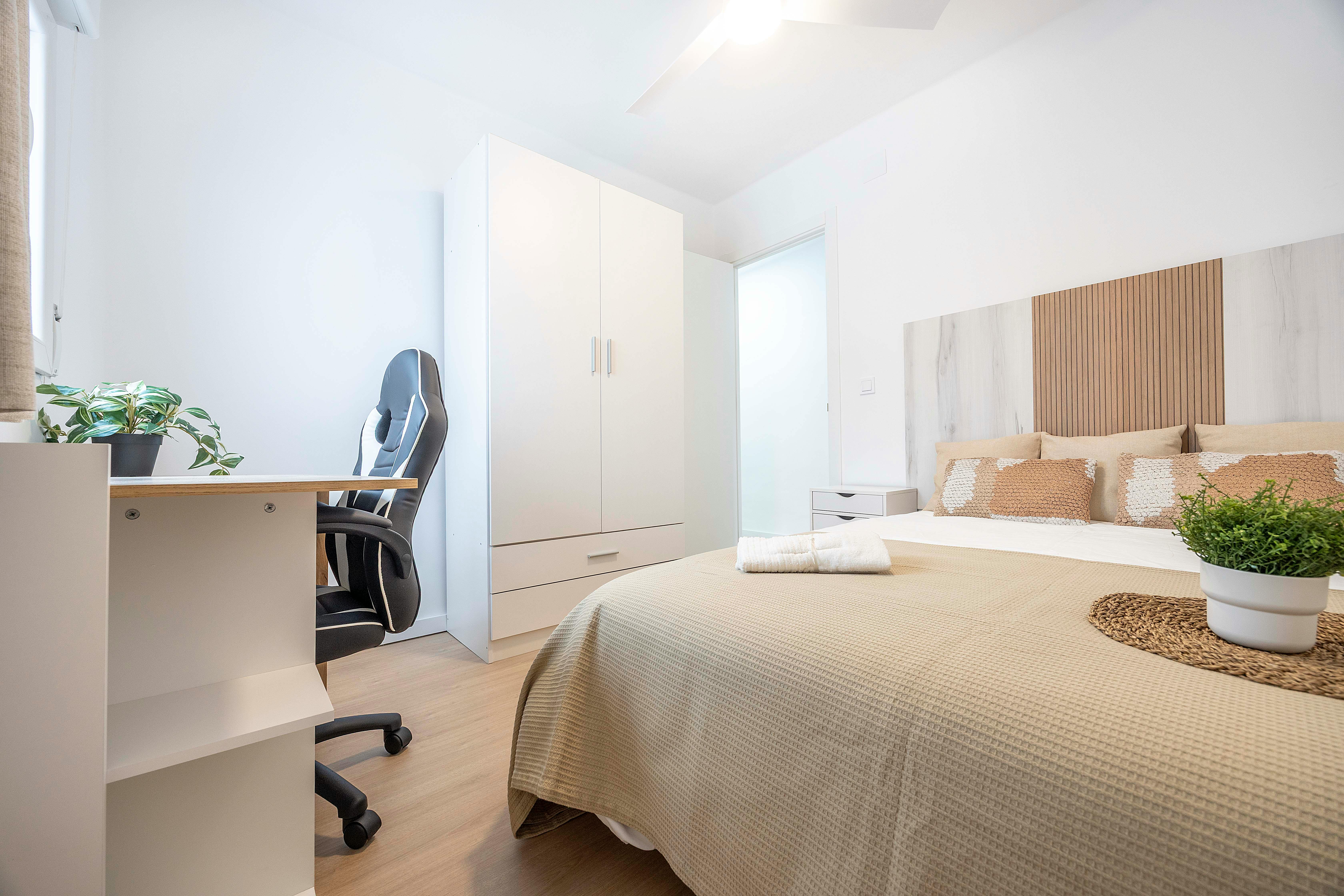 Private room in Carrer de l'Arquitecte Arnau, Valencia (1715196) room image 2