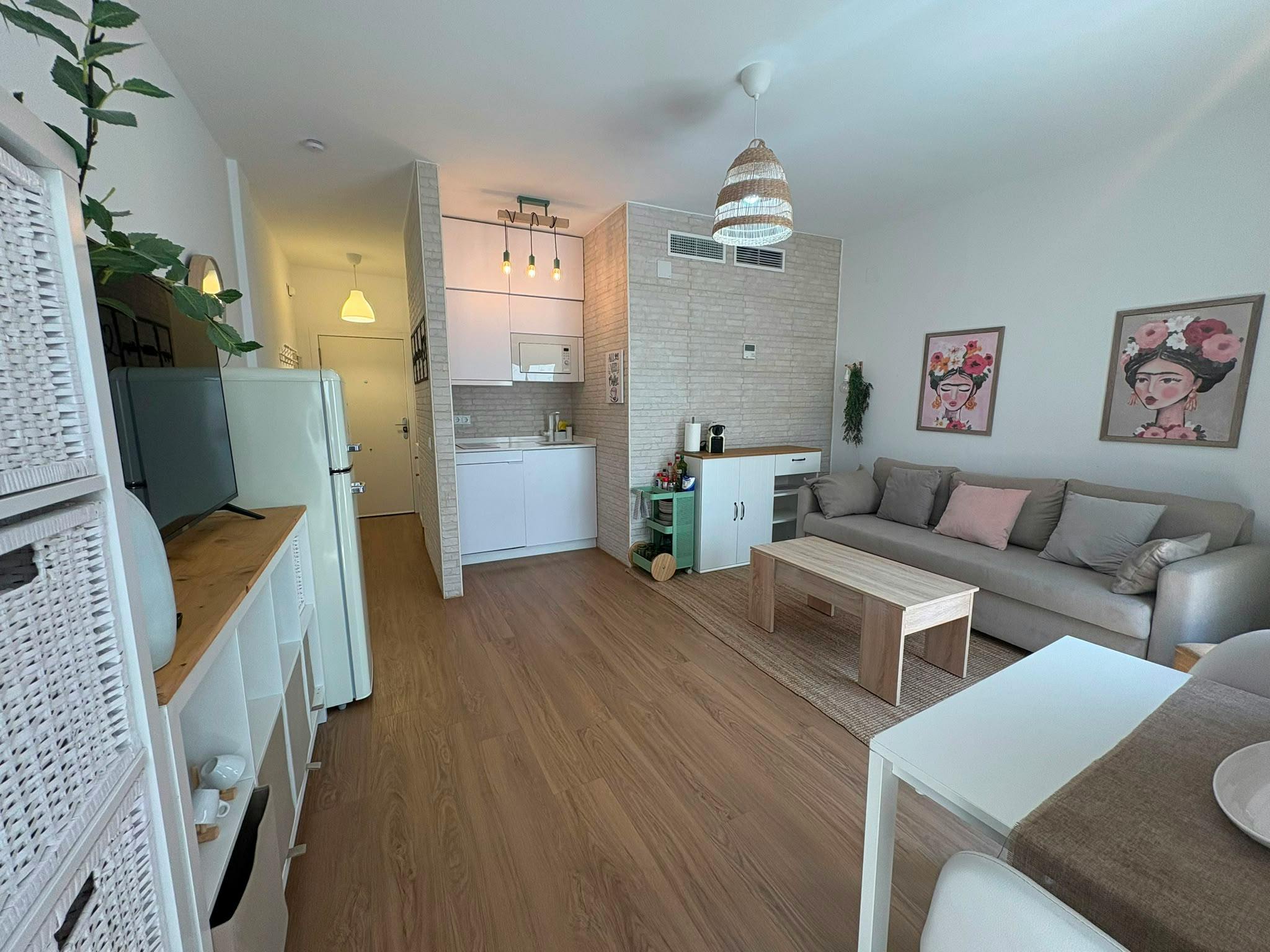 Apartment for rent for €1,500 per month in Sevilla, Calle Segura