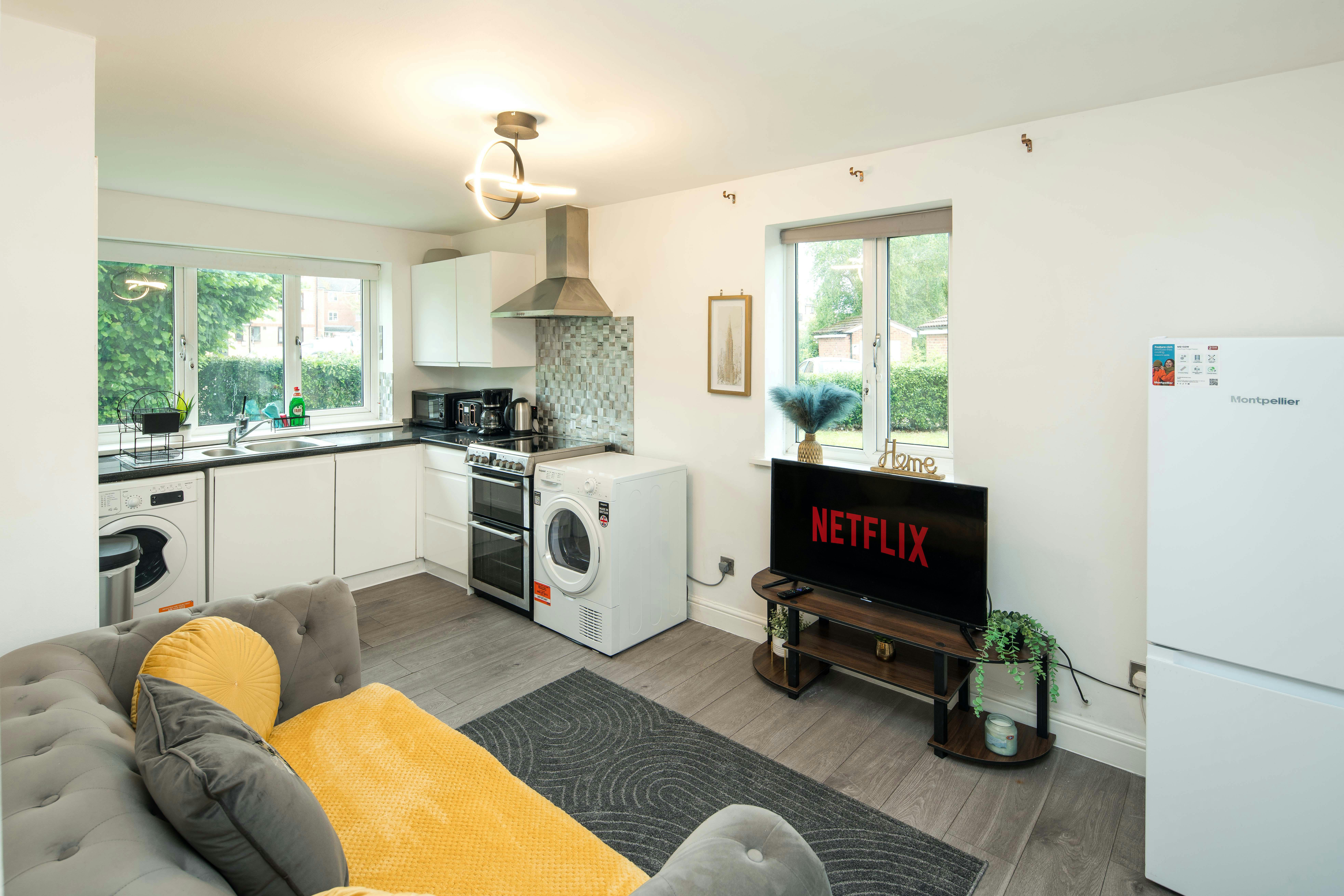 Huis te huur voor £ 2.250 per maand in Feltham, Redford Close