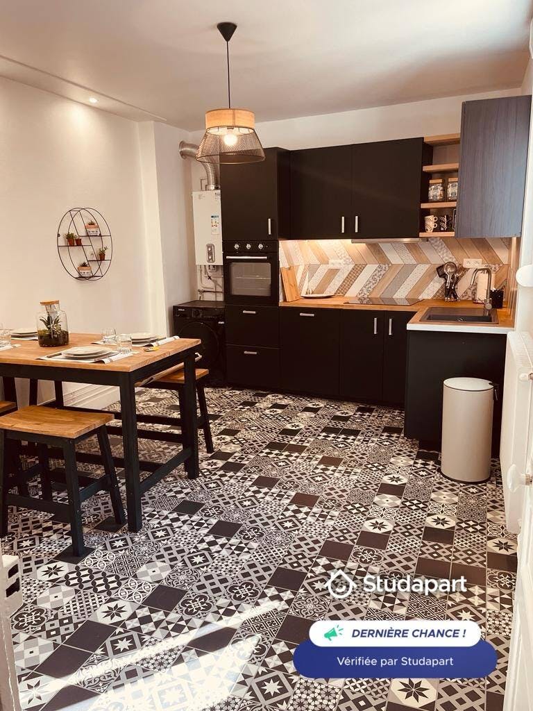 Apartament de închiriat pentru 1.150 EUR pe lună în Reims, Rue Brulart