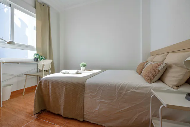 Private room in Carrer del Baró de San Petrillo, Valencia (1715362) room image 2