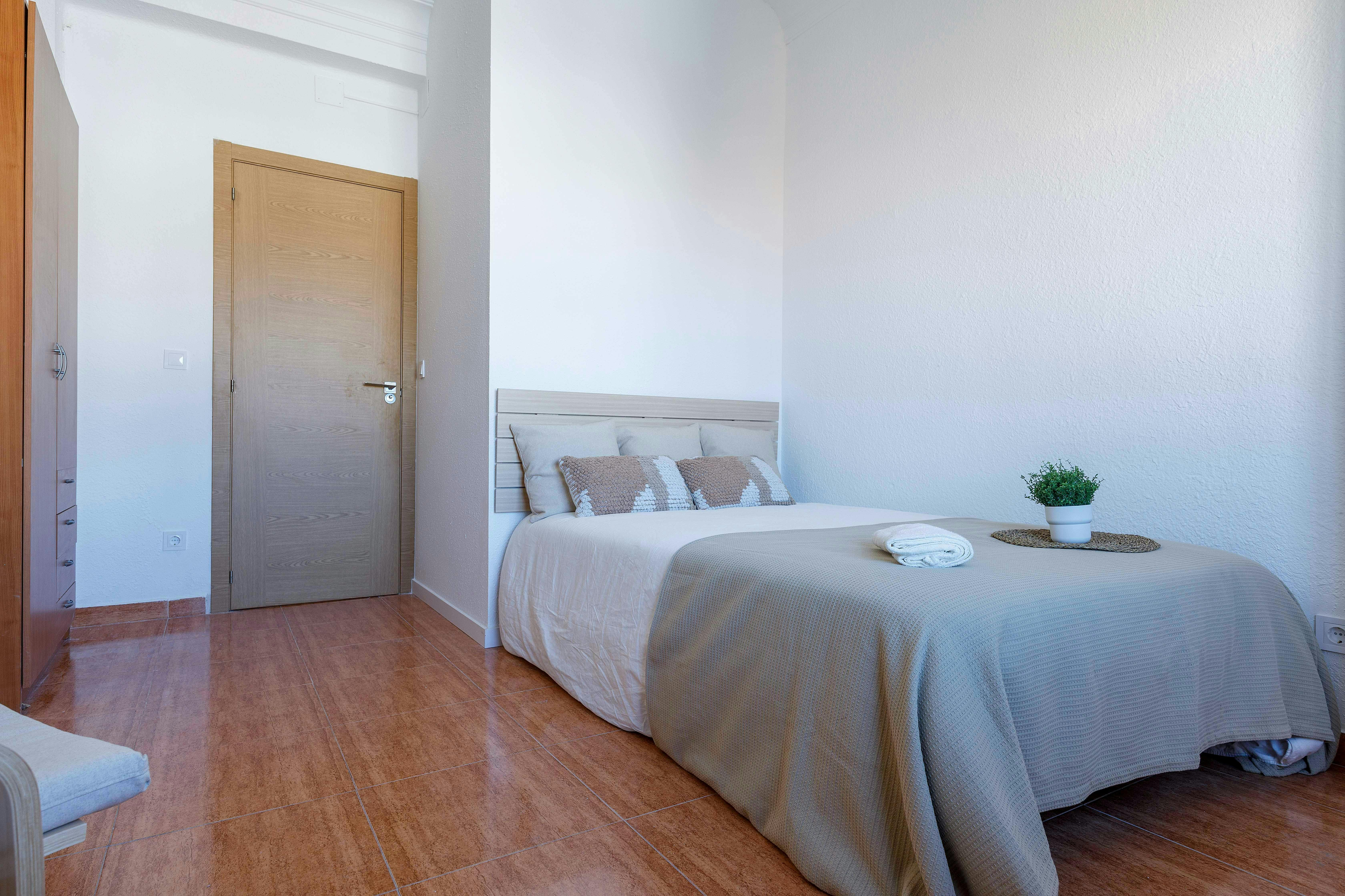 Private room in Carrer del Baró de San Petrillo, Valencia (1715363) room image 1