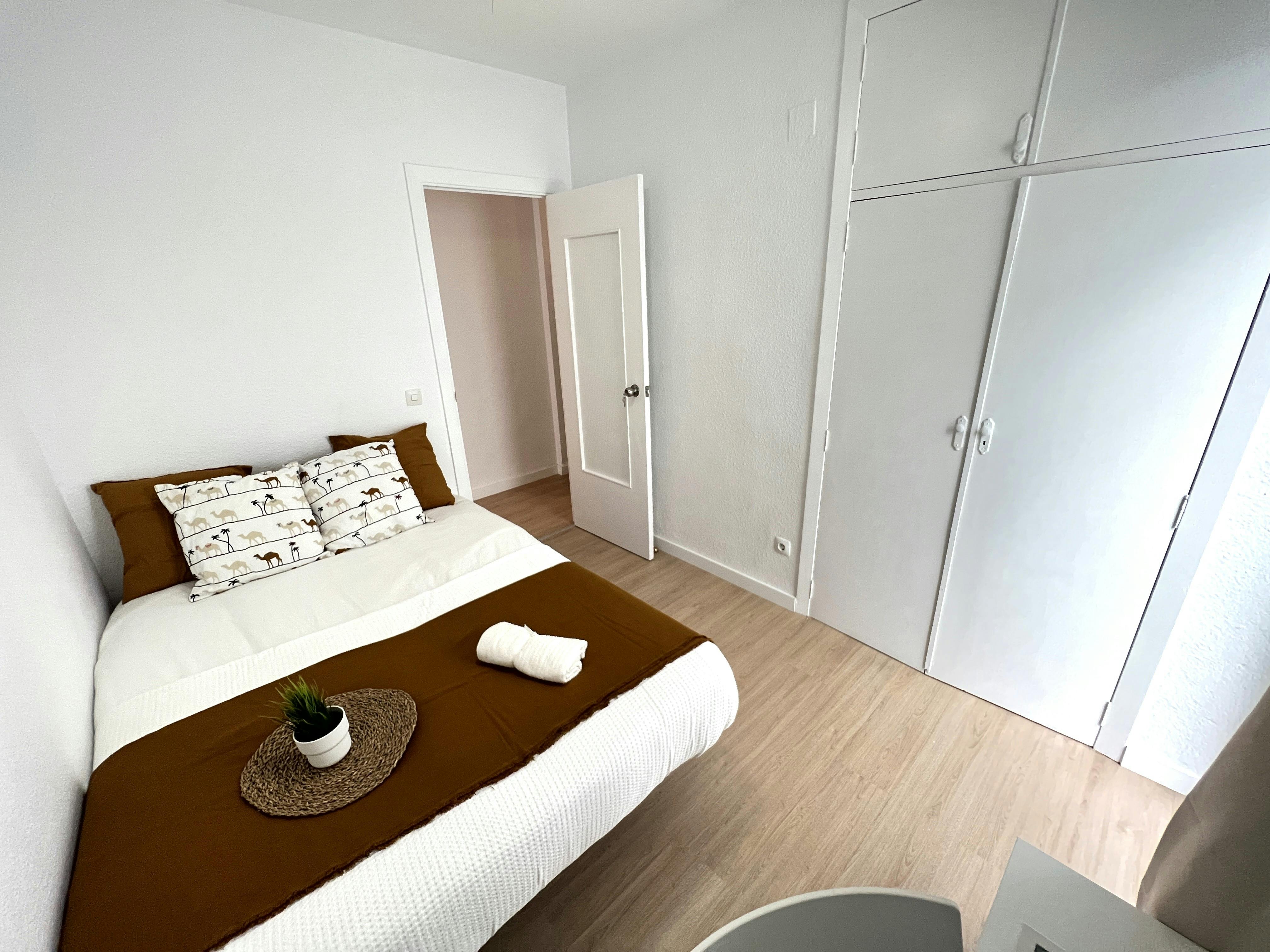 Private room in Carrer de Carreres Puchalt, Valencia (1715382) room image 1
