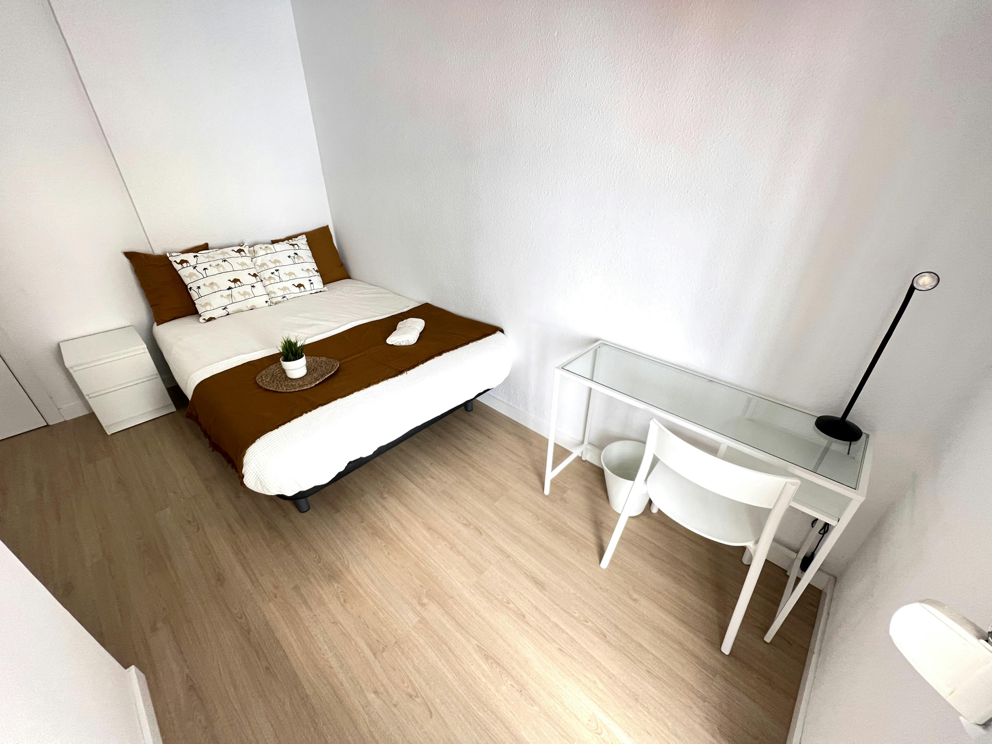 Private room in Carrer de Carreres Puchalt, Valencia (1715387) room image 1